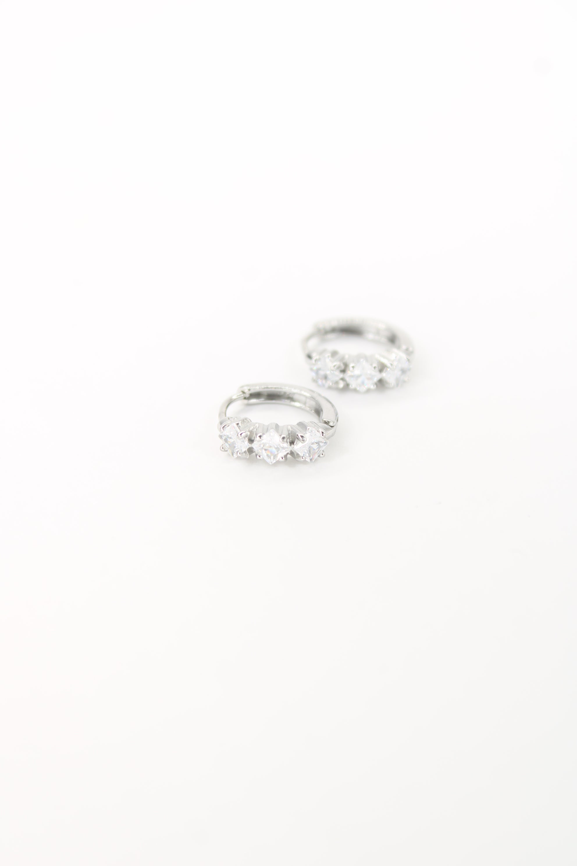 ✨ Boucles d’oreilles Amanda – Éclat délicat & élégance moderne ✨