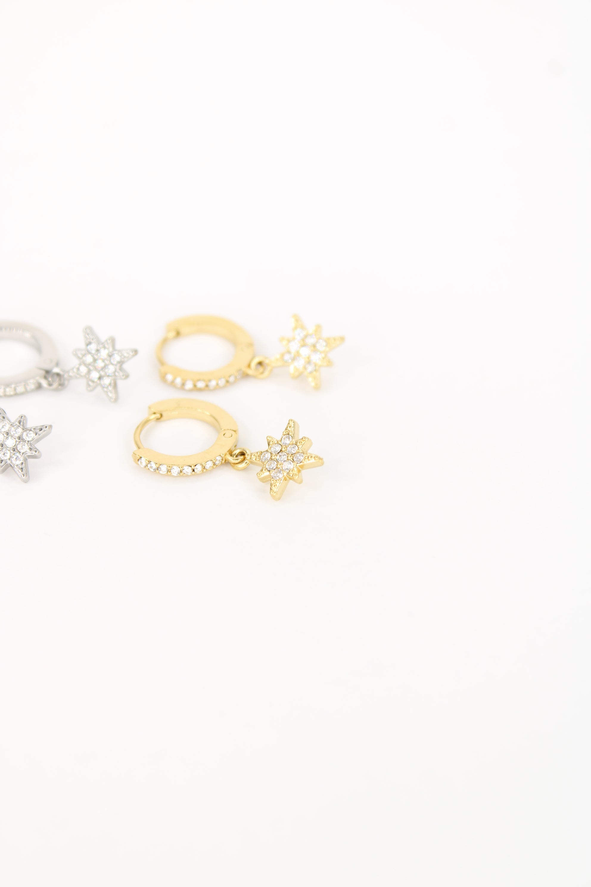 Boucles d’oreilles Néréaa – Créoles Étoile Brillante en Acier Inoxydable