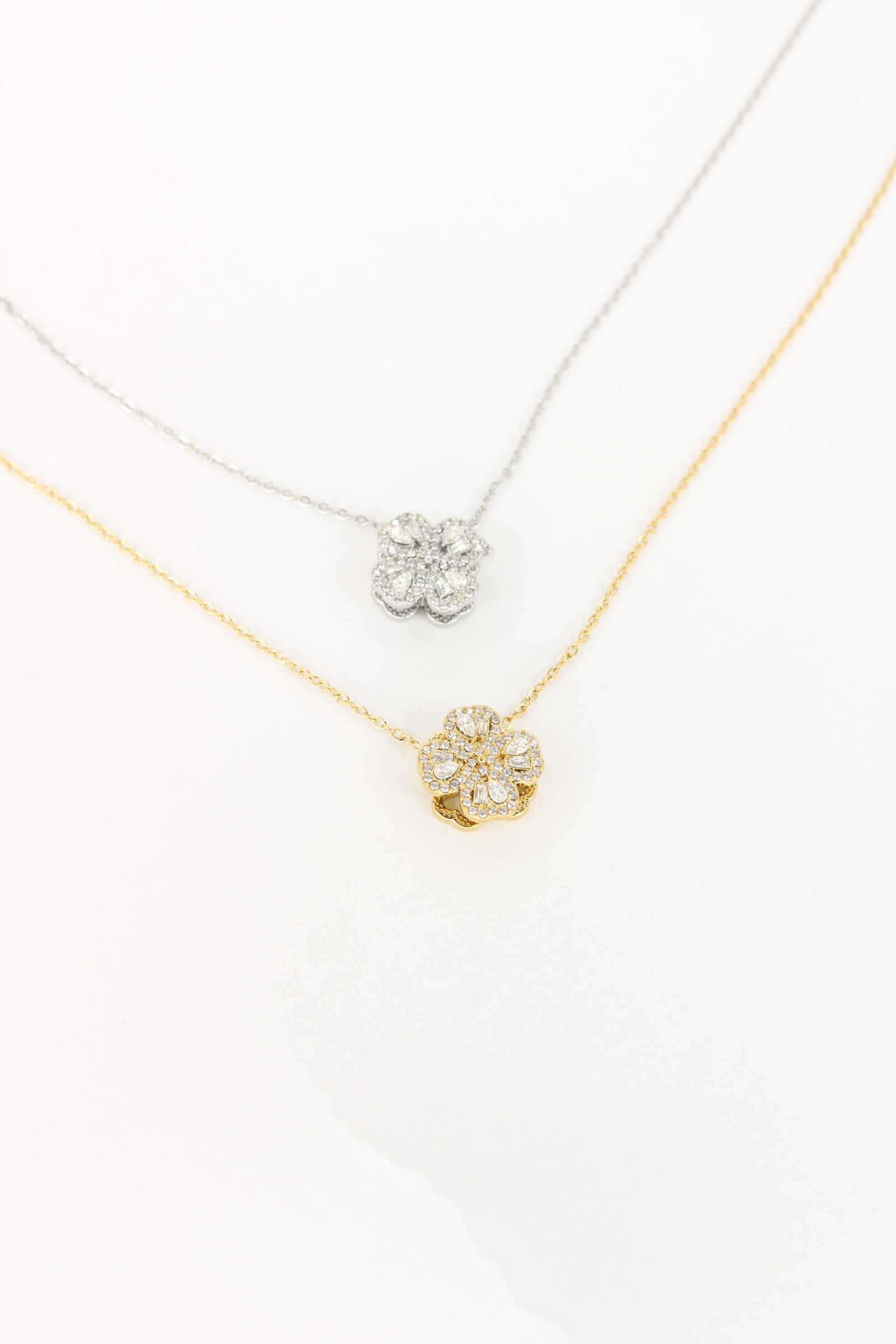 Collier Floréa – Fleur Rotative Anti-Stress en Acier Inoxydable