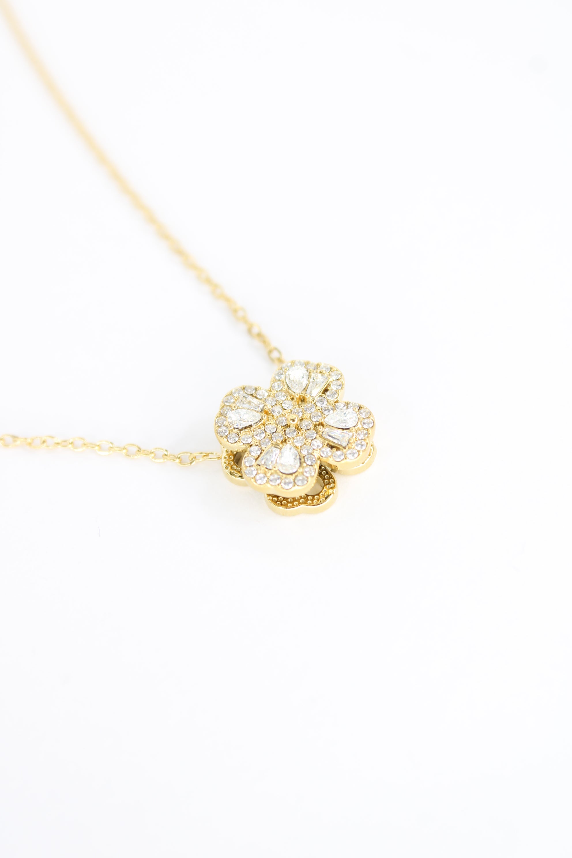 Collier Floréa – Fleur Rotative Anti-Stress en Acier Inoxydable