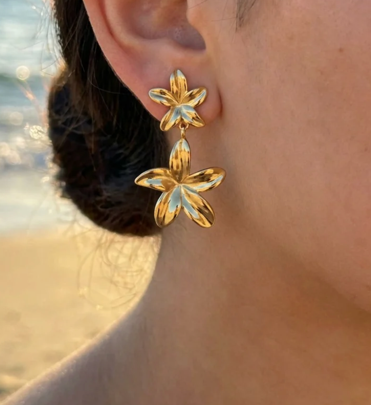 ✨ Boucles d’Oreilles Isaura – Fleurs Dorées Élégantes