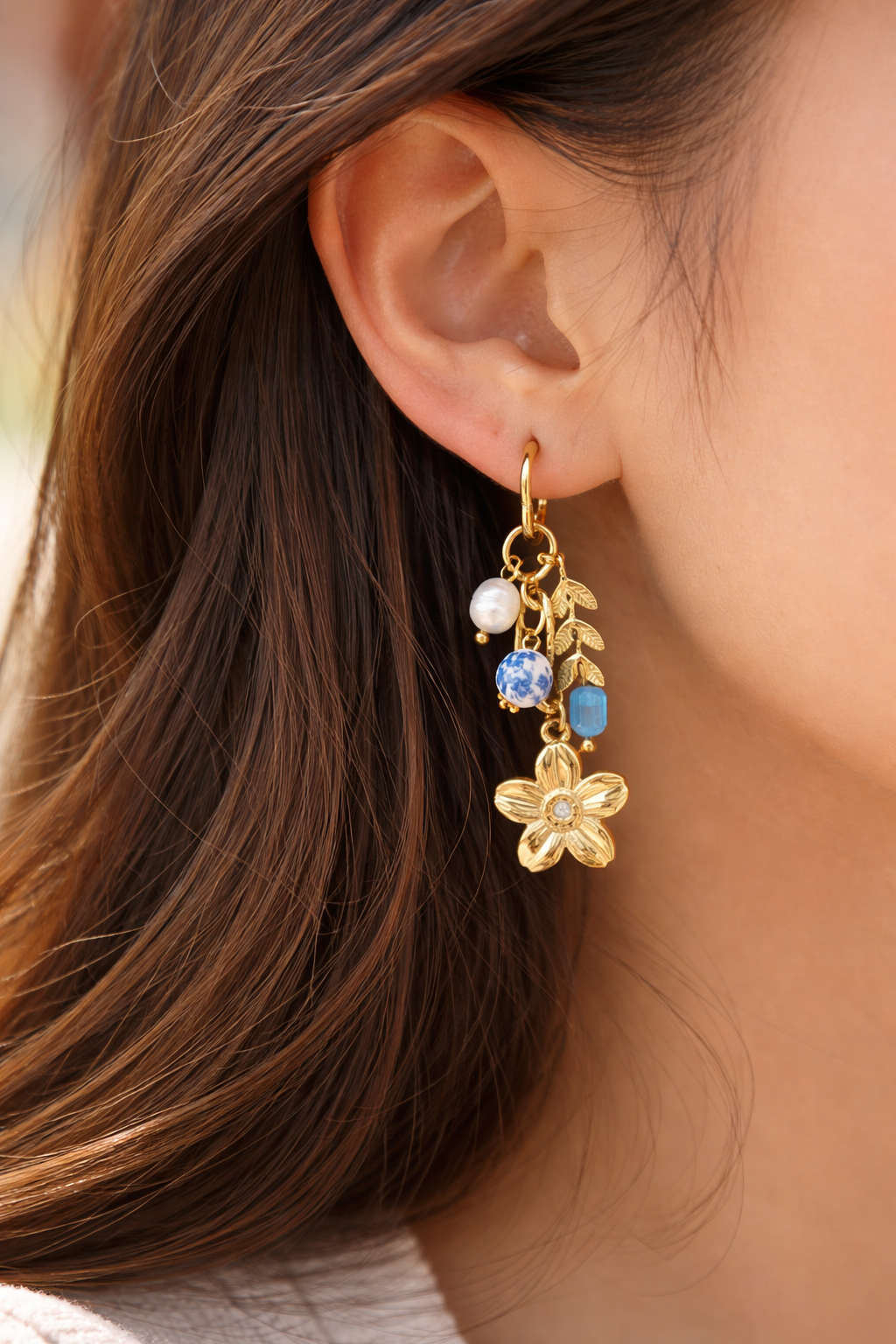 ✨ Boucles d’Oreilles Azélia – Boucles Fleur et Perles Bleues