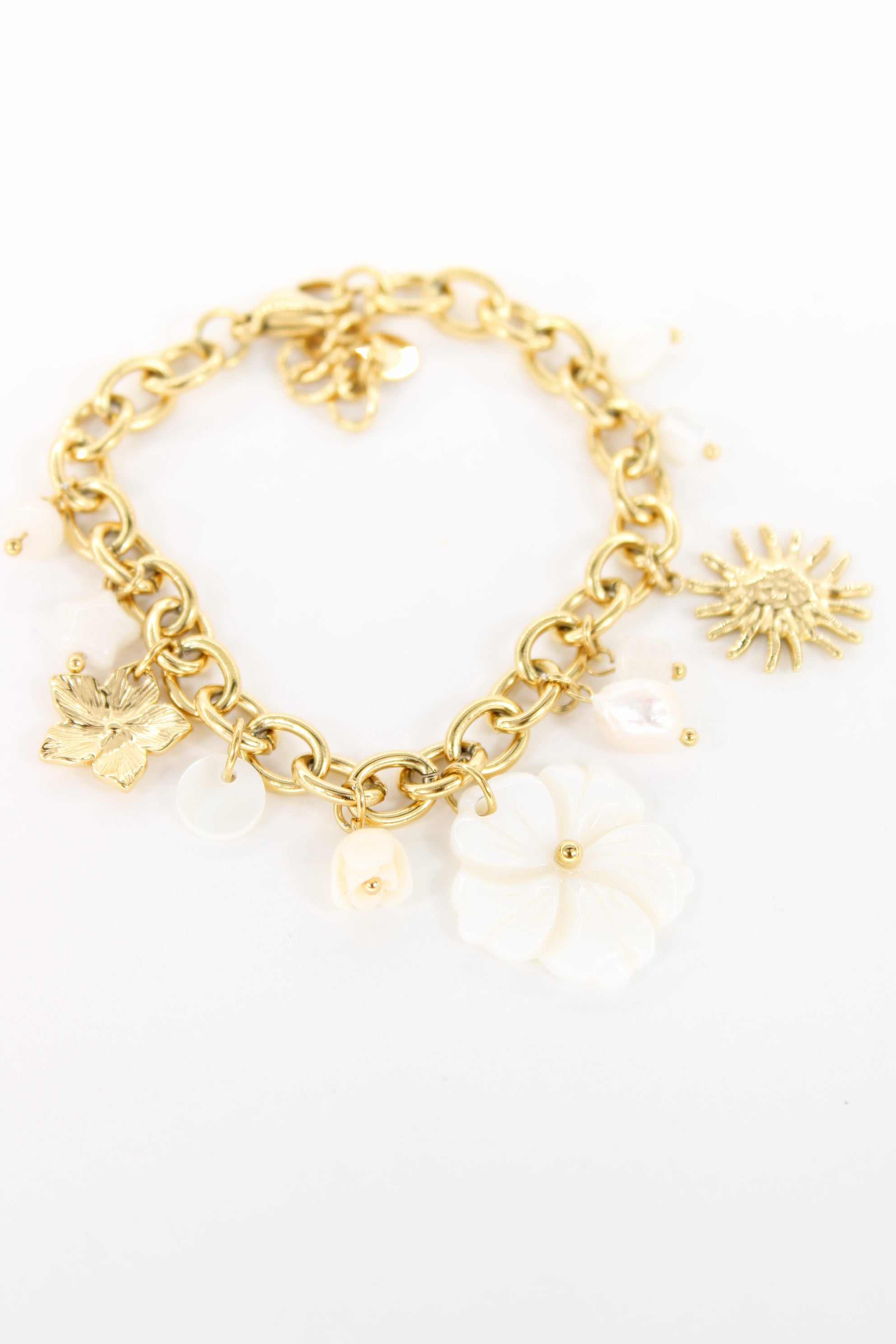 🌸 Bracelet Soléa – Chaîne Dorée & Fleur Nacrée