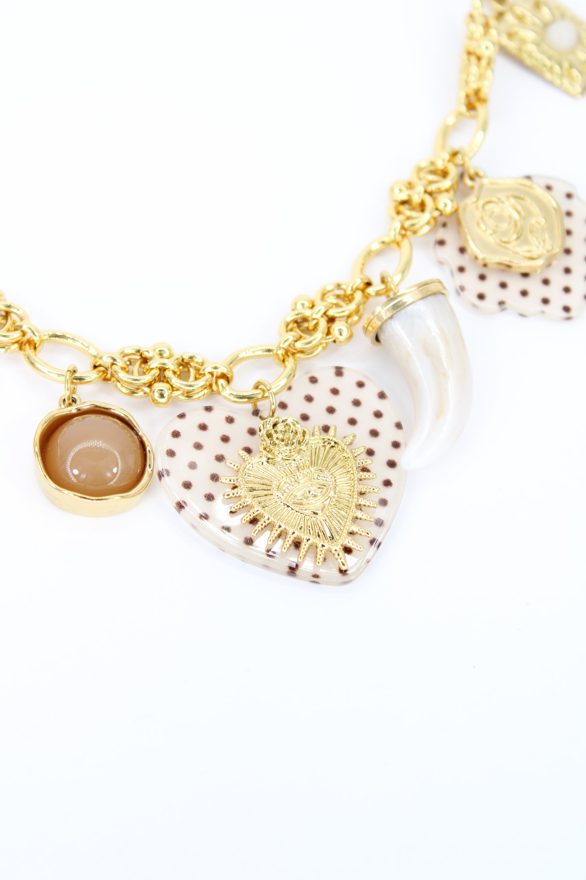 🤎 Collier Vittoria – Collier Cœur Sacré & Breloques Dorées