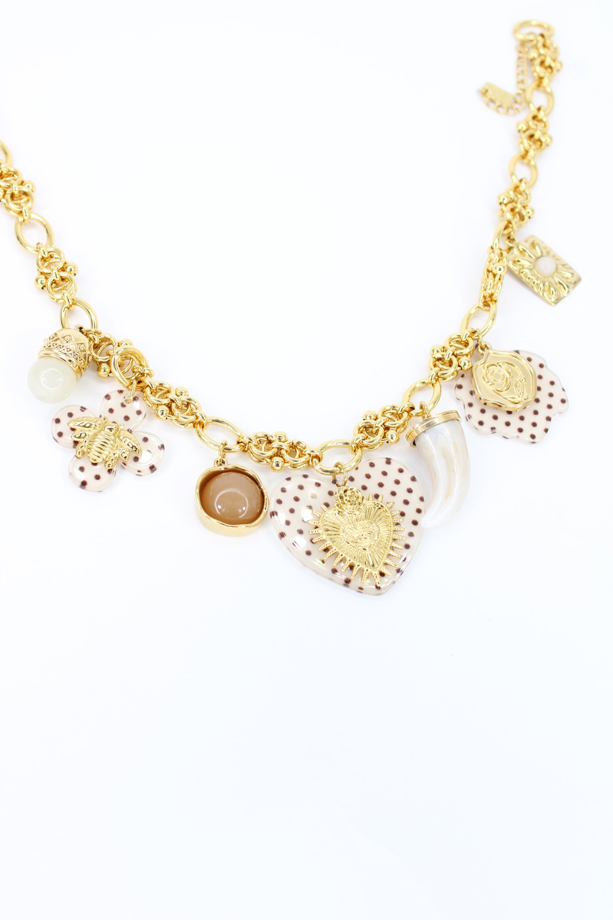 🤎 Collier Vittoria – Collier Cœur Sacré & Breloques Dorées