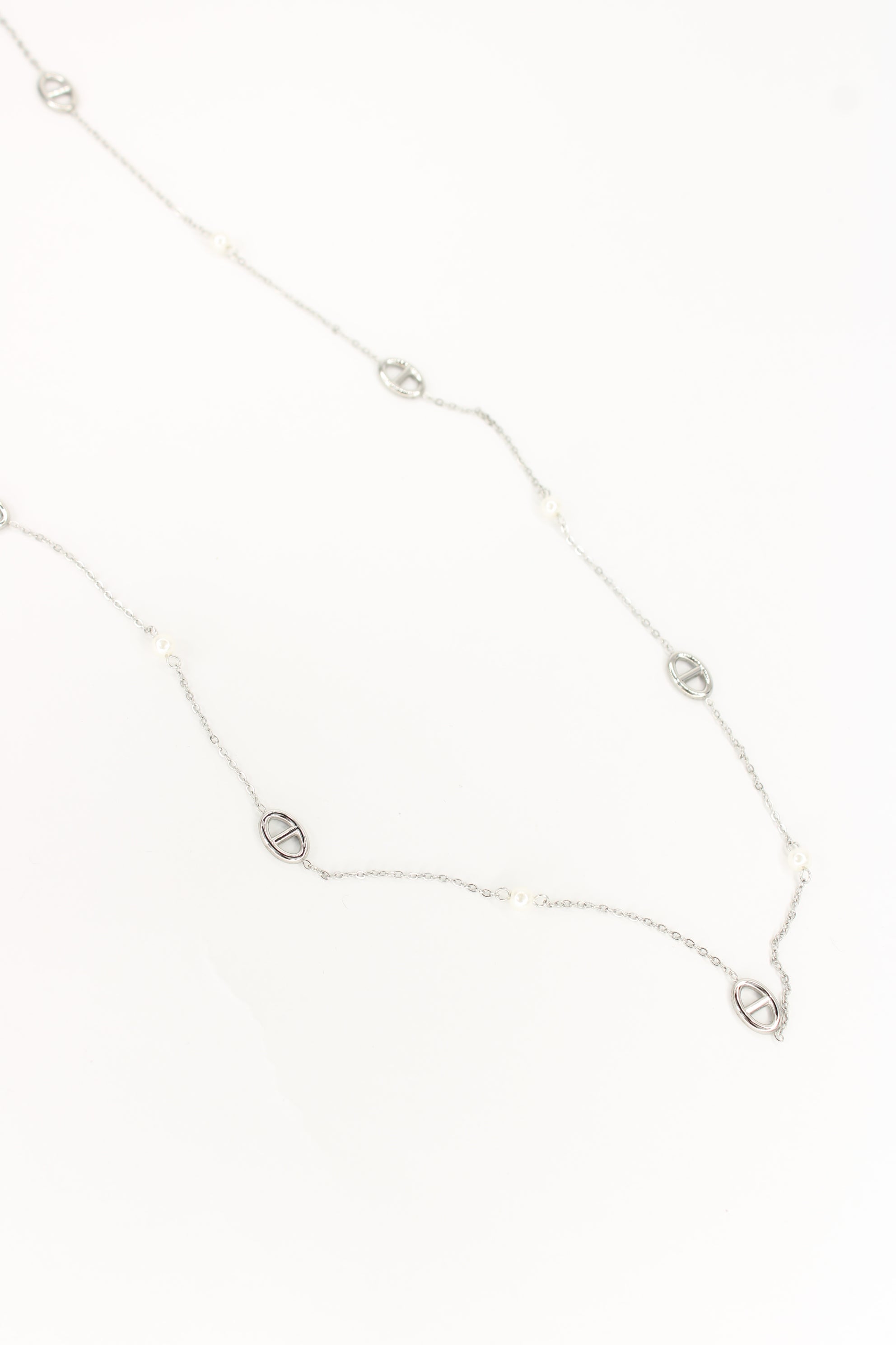 ✨ Sautoir Éléna – Sautoir Argenté Minimaliste & Perles