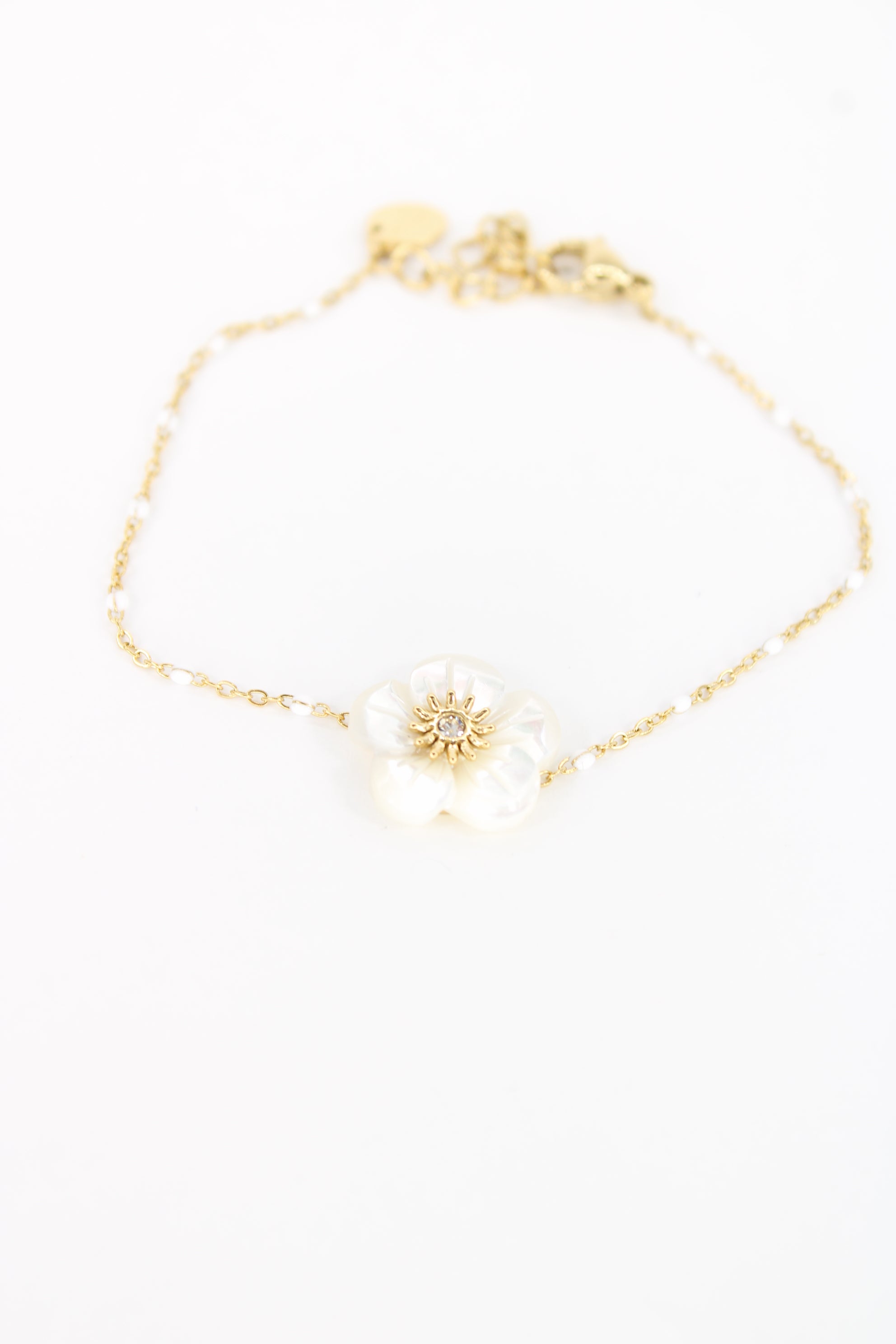 đž Bracelet Lizie â Bracelet Fleur en Nacre DorĂ©