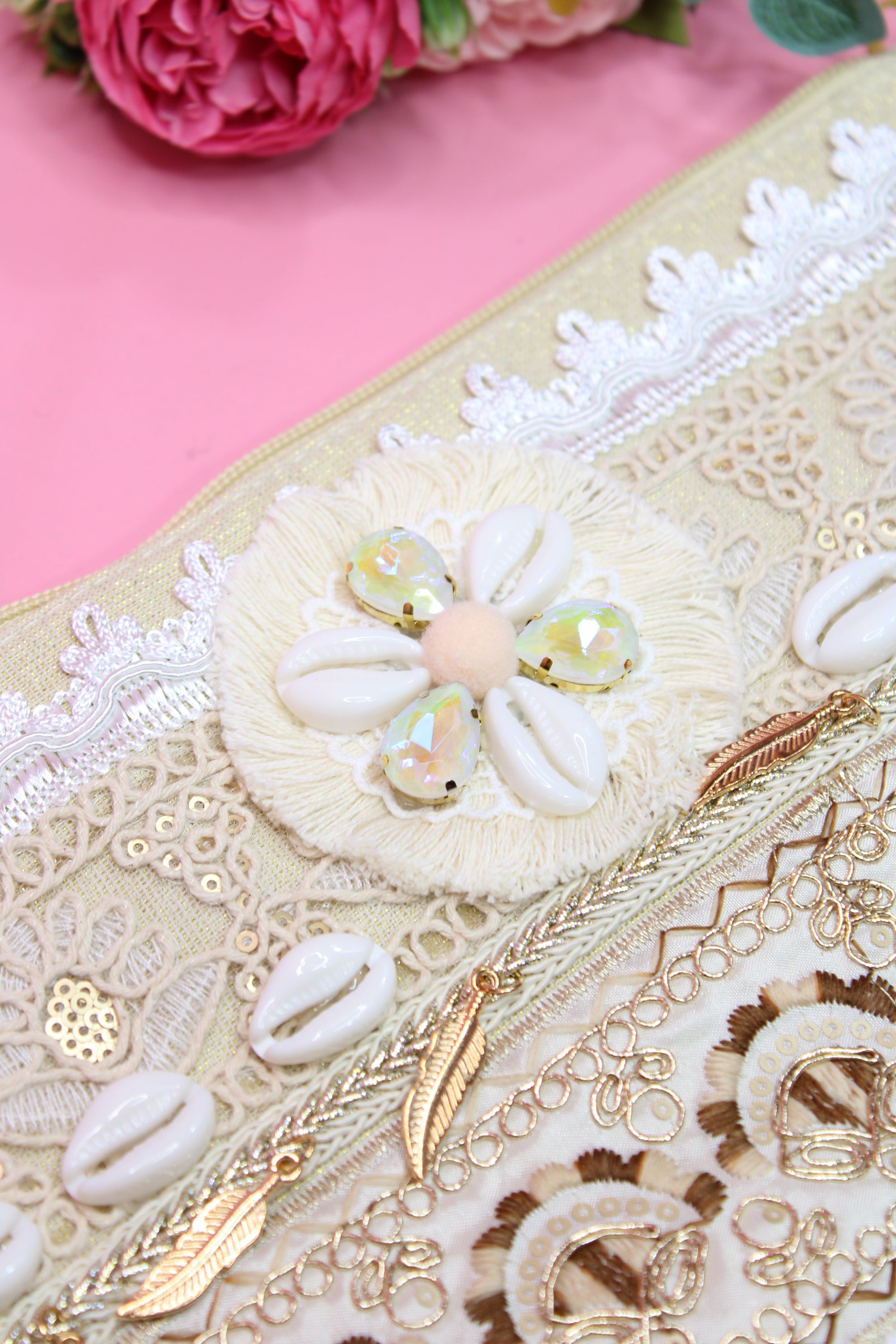 Pochette brodée