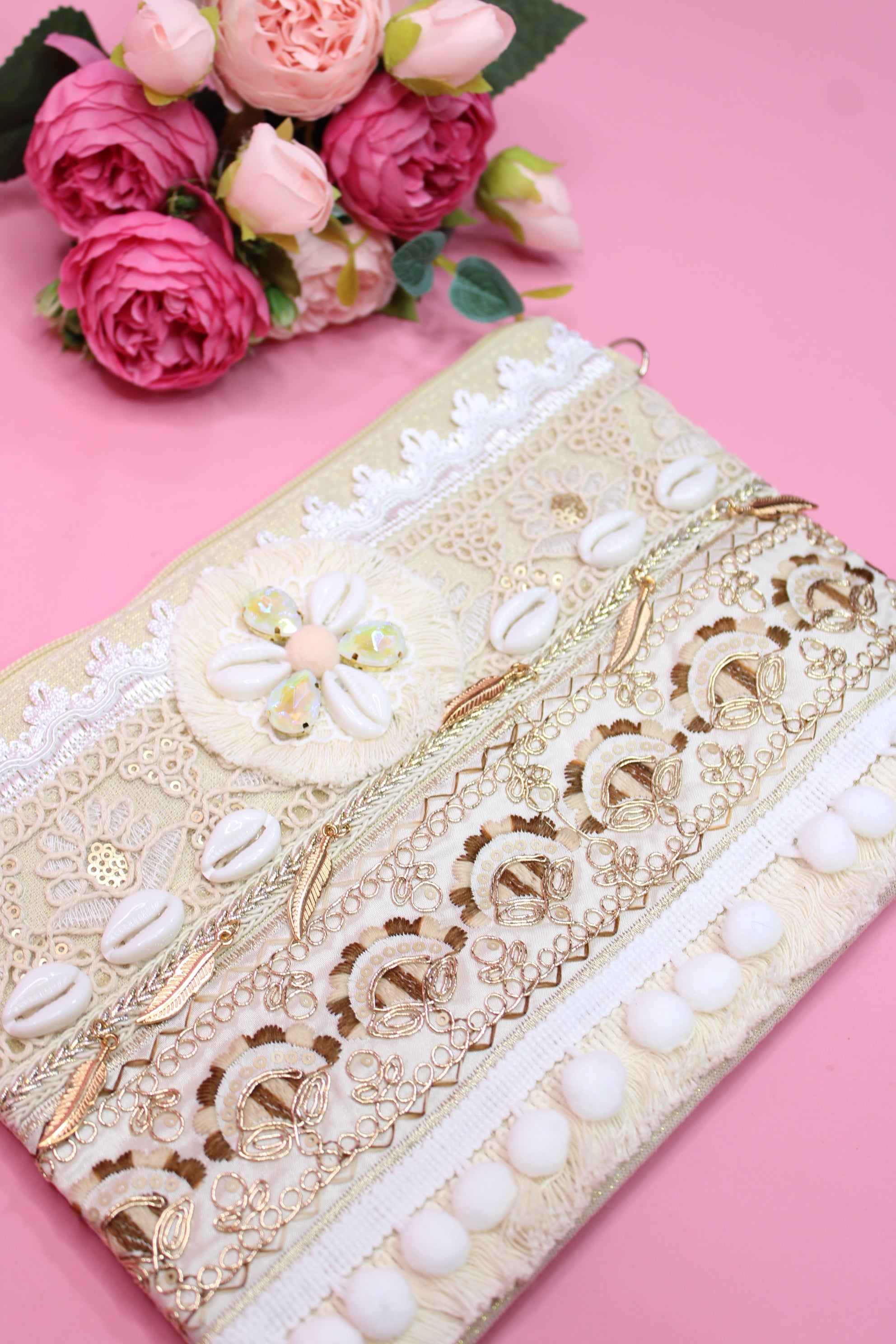 Pochette brodée