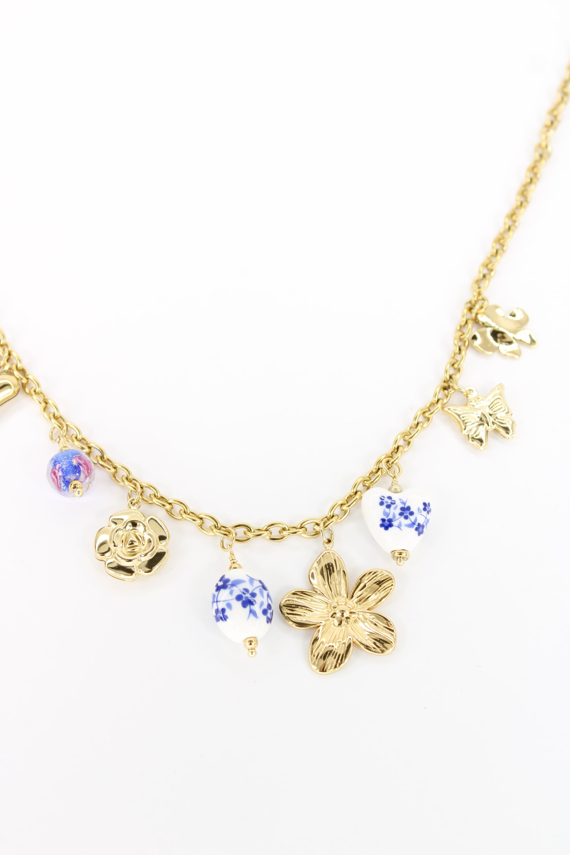 ✨ Collier Azélia – Collier Breloques Fleur et Porcelaine Bleue