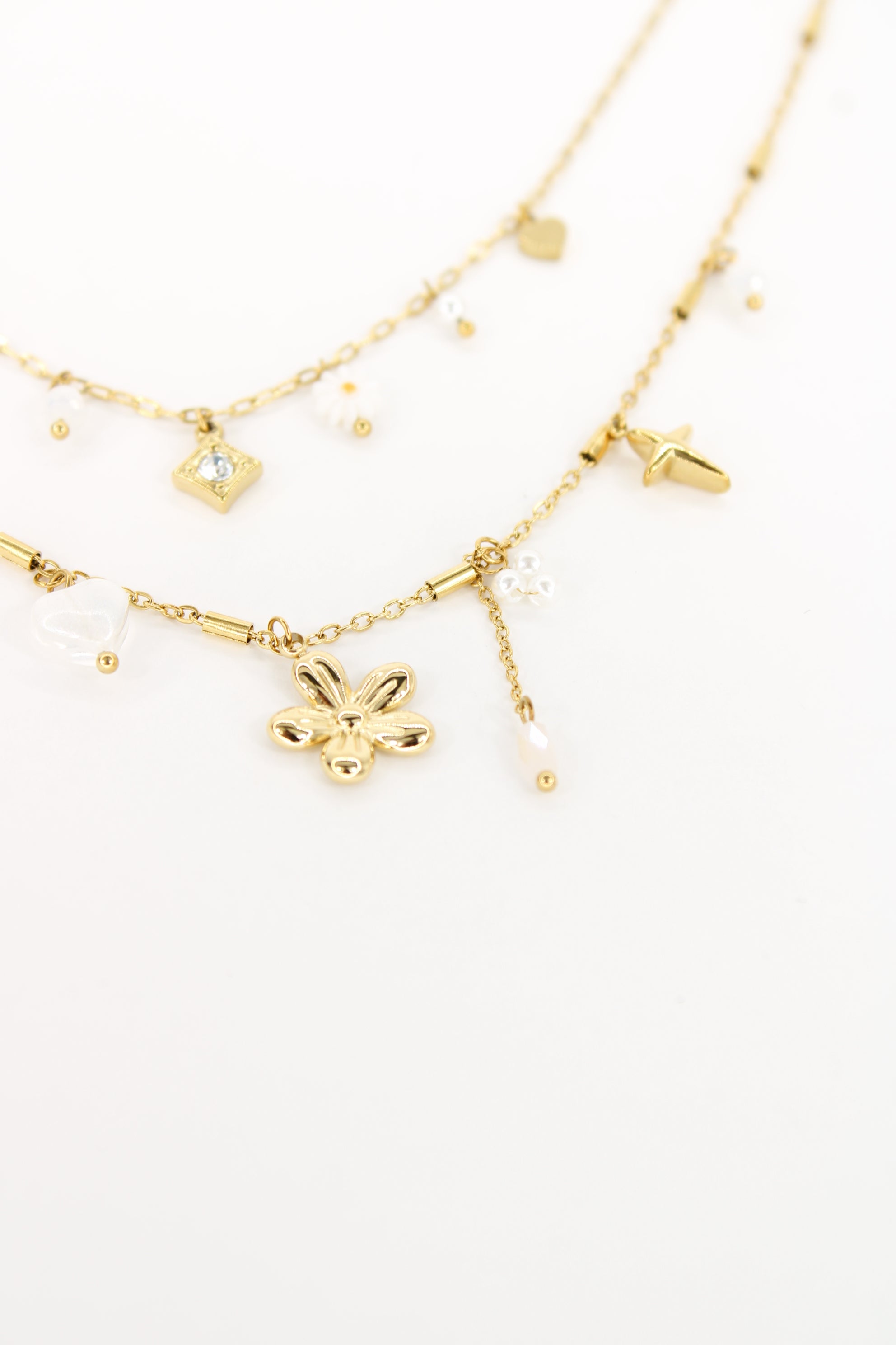 ✨ Collier Celestia – Collier Breloques Dorées et Perles