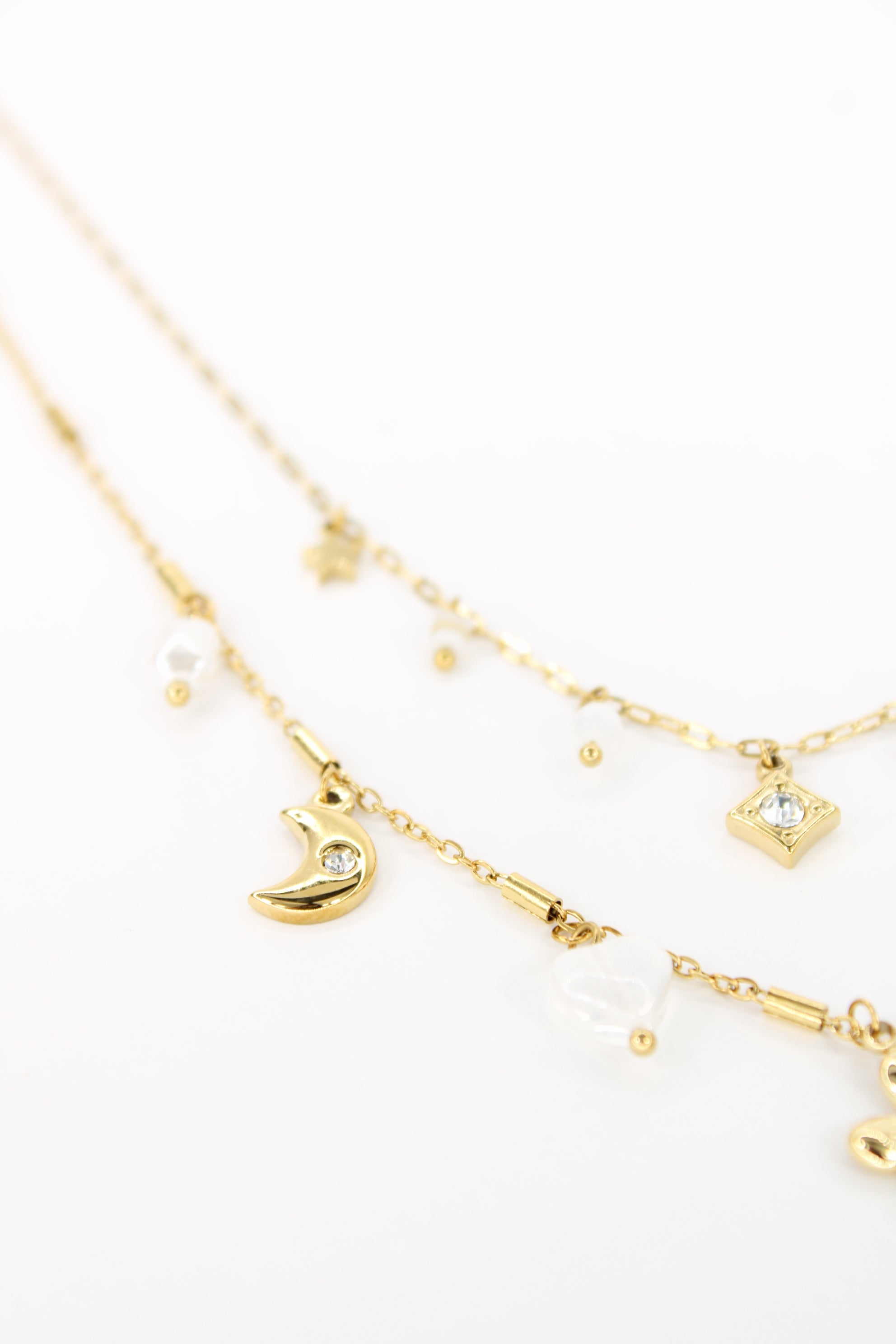 ✨ Collier Celestia – Collier Breloques Dorées et Perles