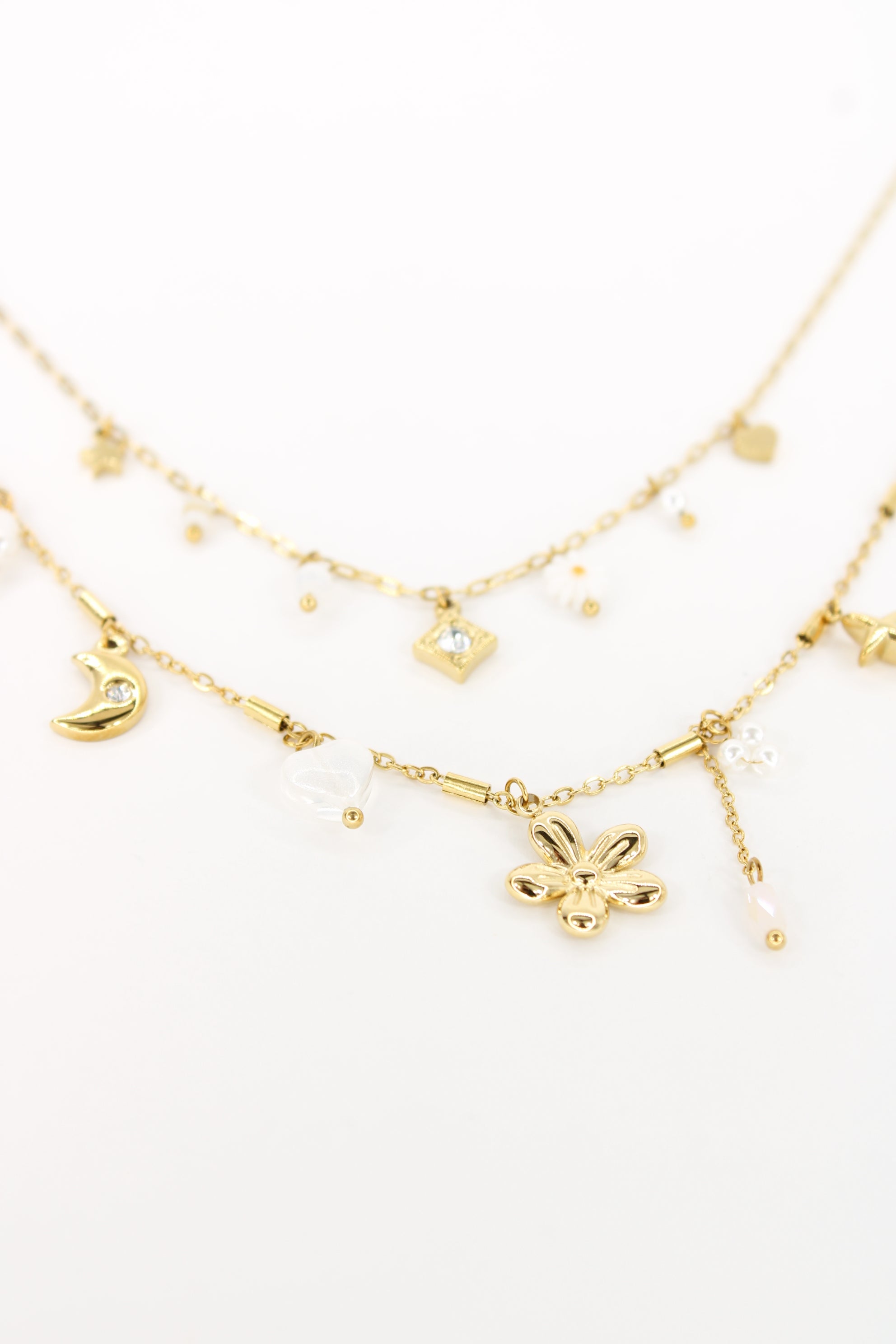 ✨ Collier Celestia – Collier Breloques Dorées et Perles