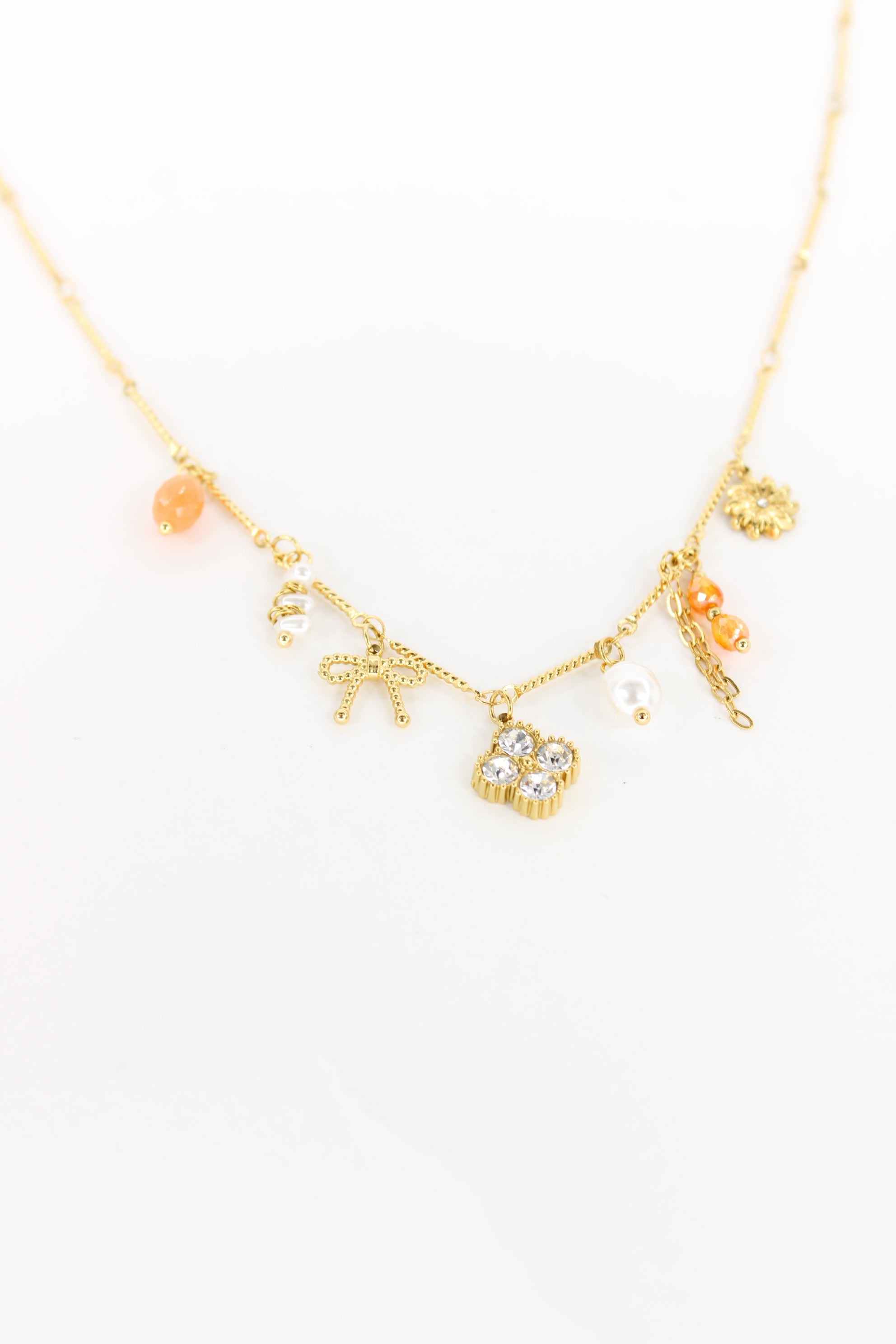 ✨ Collier Solina – Collier Breloques Dorées et Perles