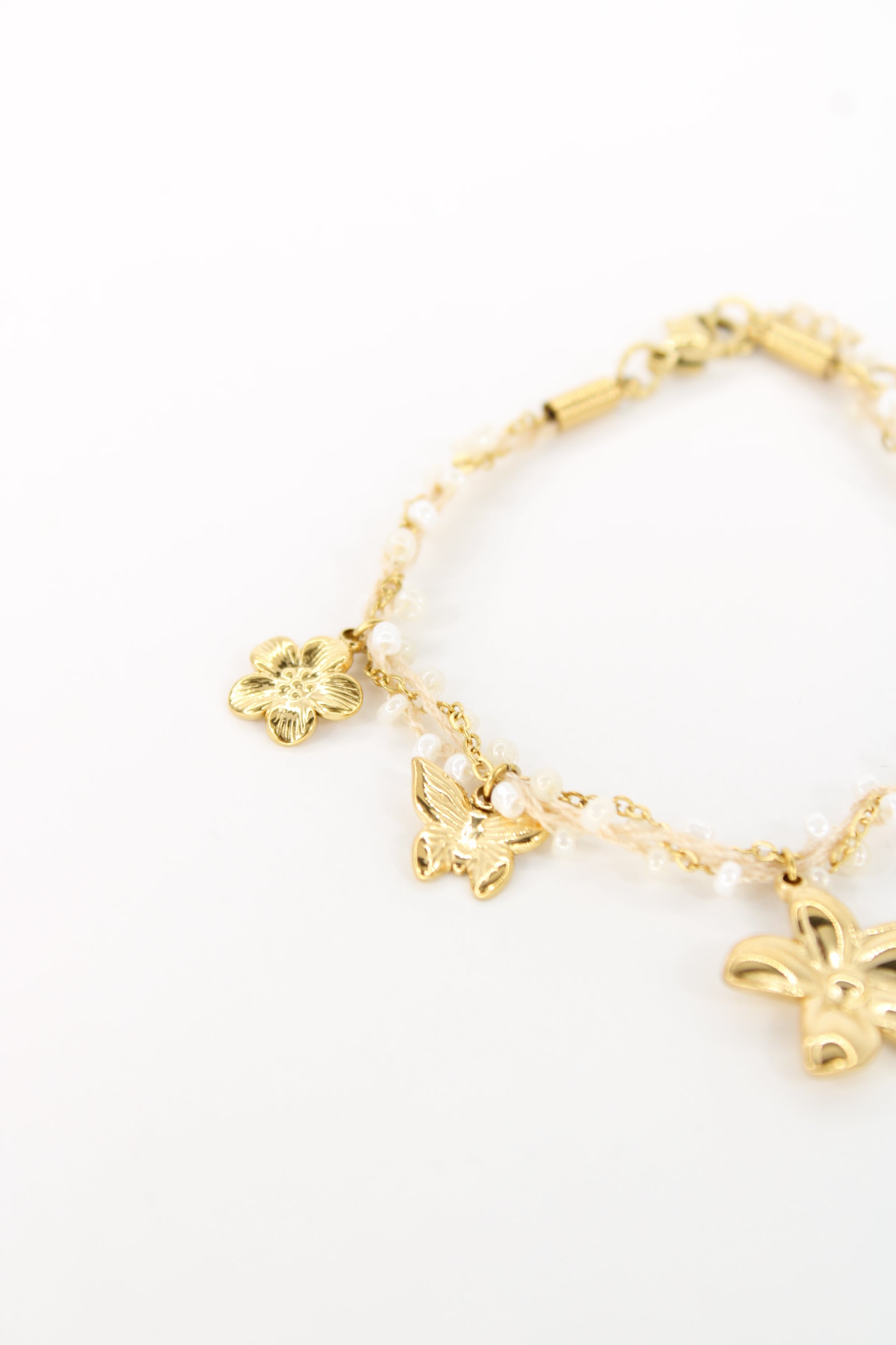 ✨ Bracelet Deliness – Bracelet Fleurs Dorées et Perles