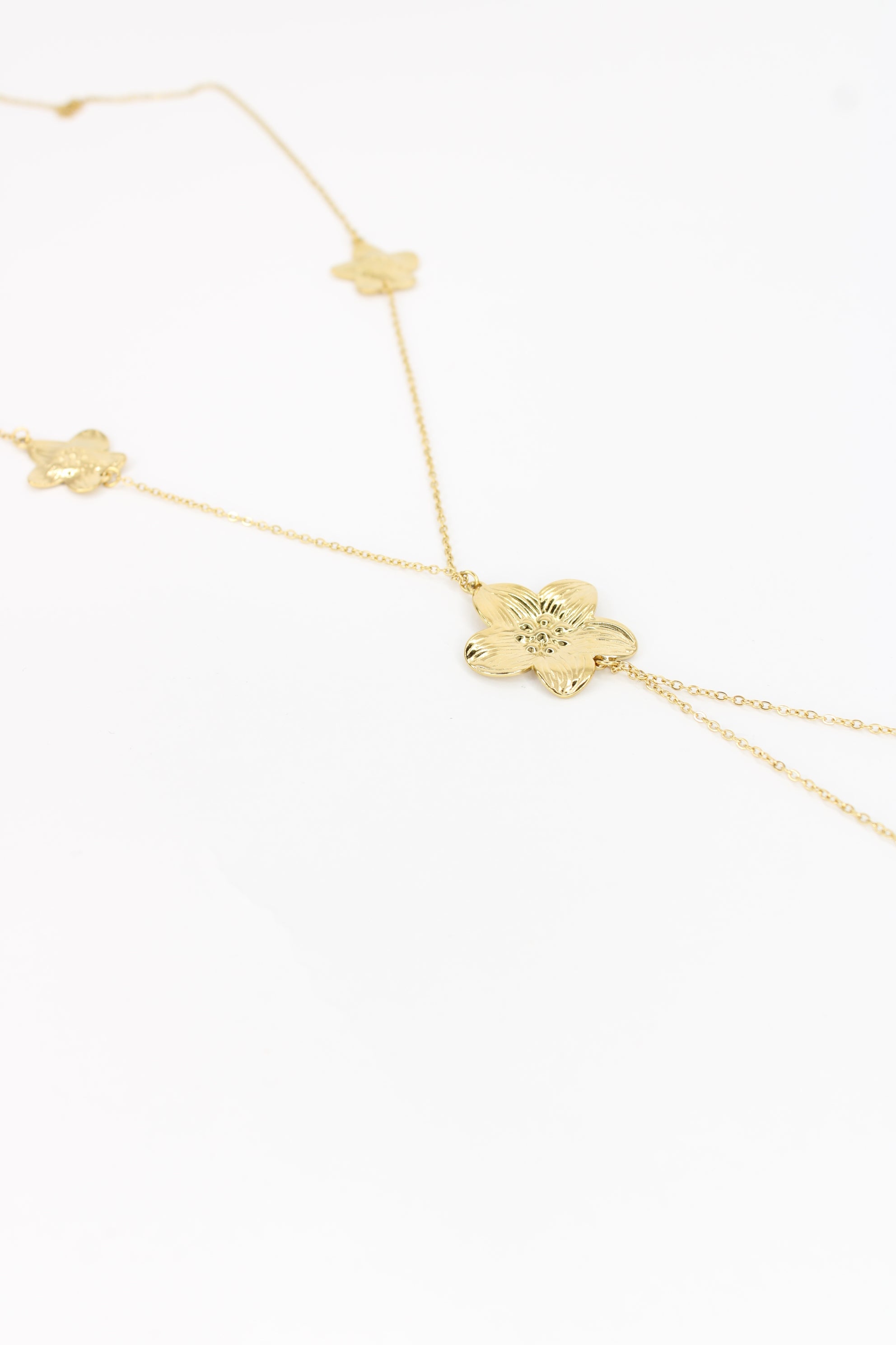 ✨ Sautoir Ciara – Sautoir Fleurs Dorées Élégant