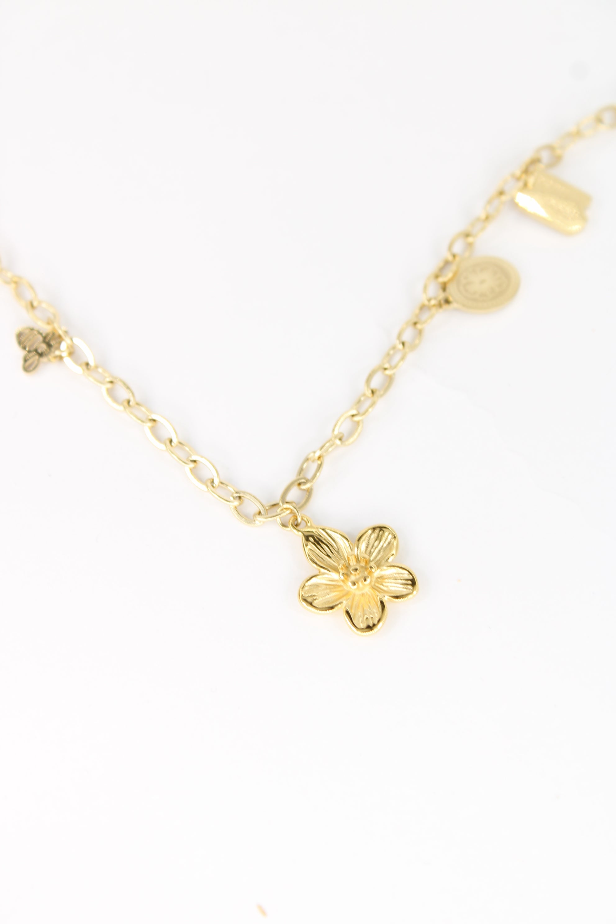 ✨ Collier Lysoria – Collier Fleur & Charms Délicats