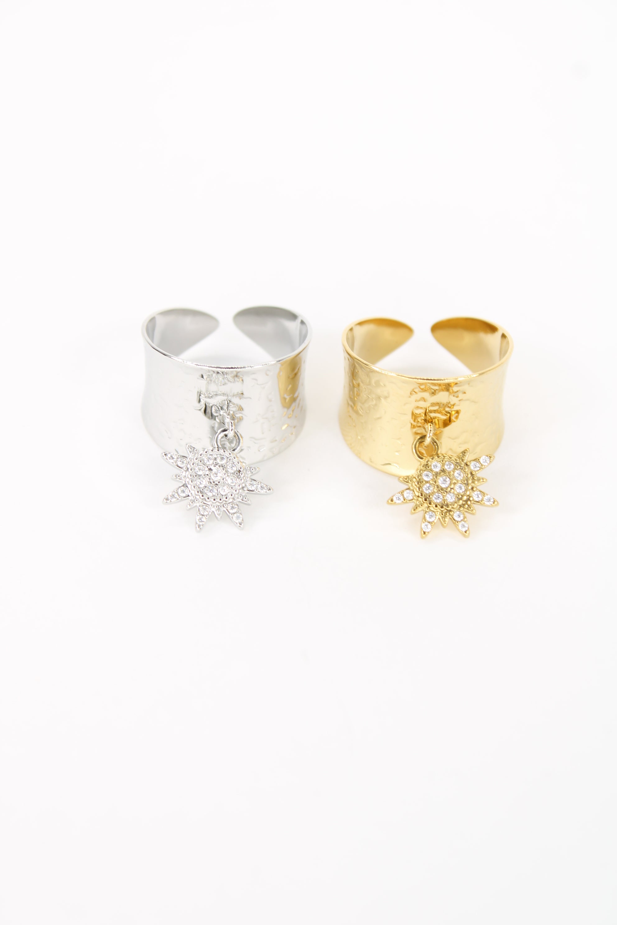 🌟 Bague Solia – Bague Ajustable Soleil Élégant