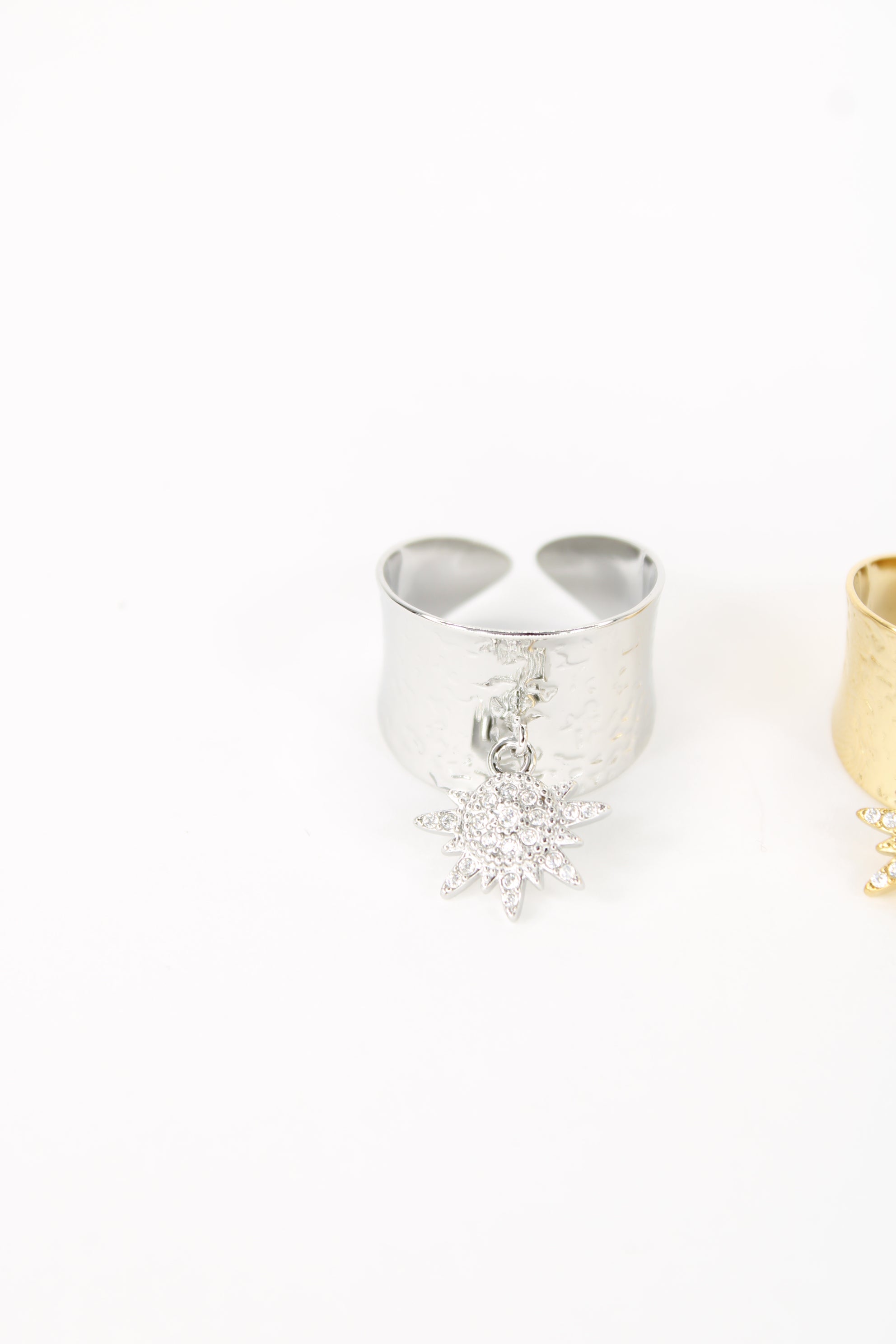 🌟 Bague Solia – Bague Ajustable Soleil Élégant