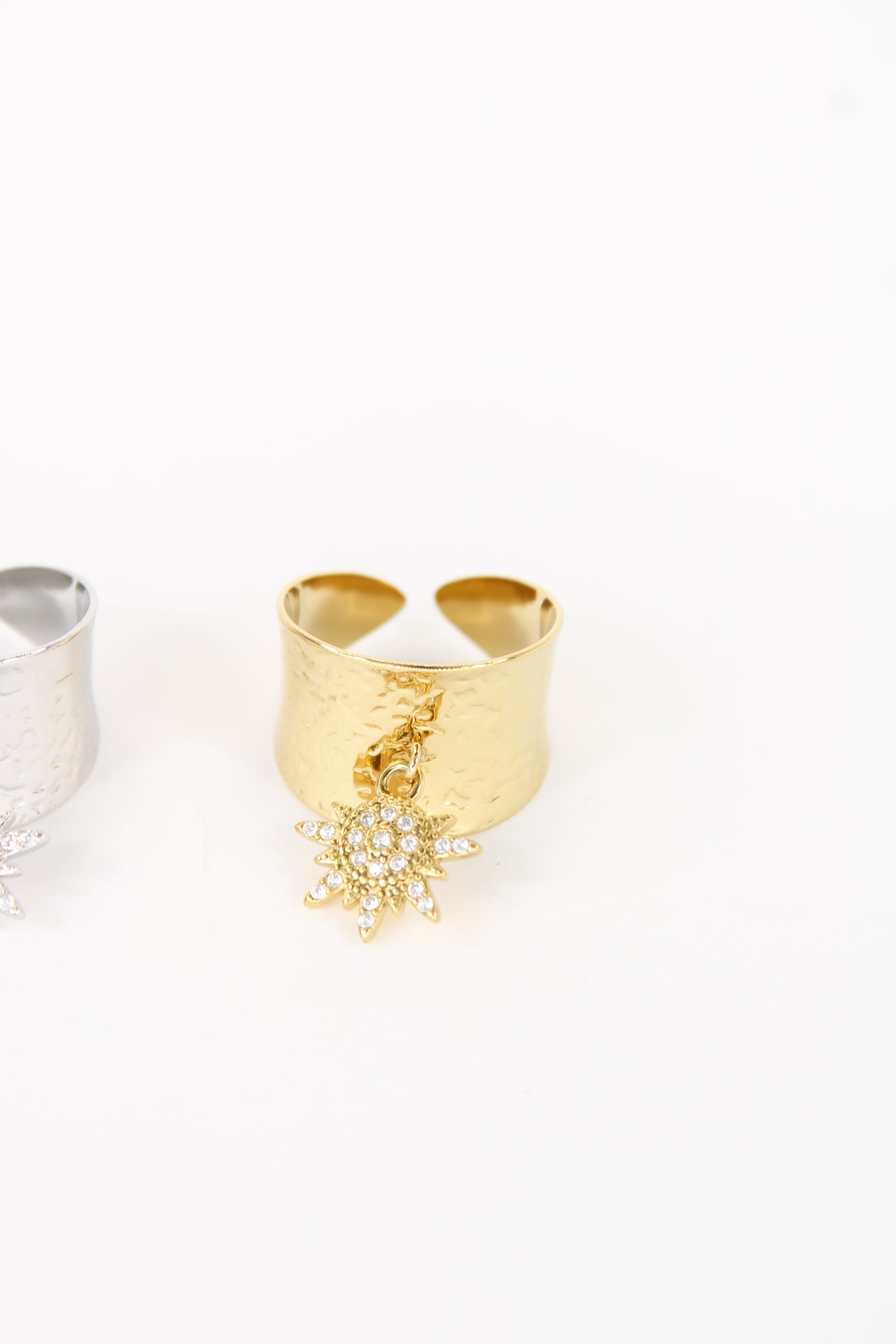 🌟 Bague Solia – Bague Ajustable Soleil Élégant