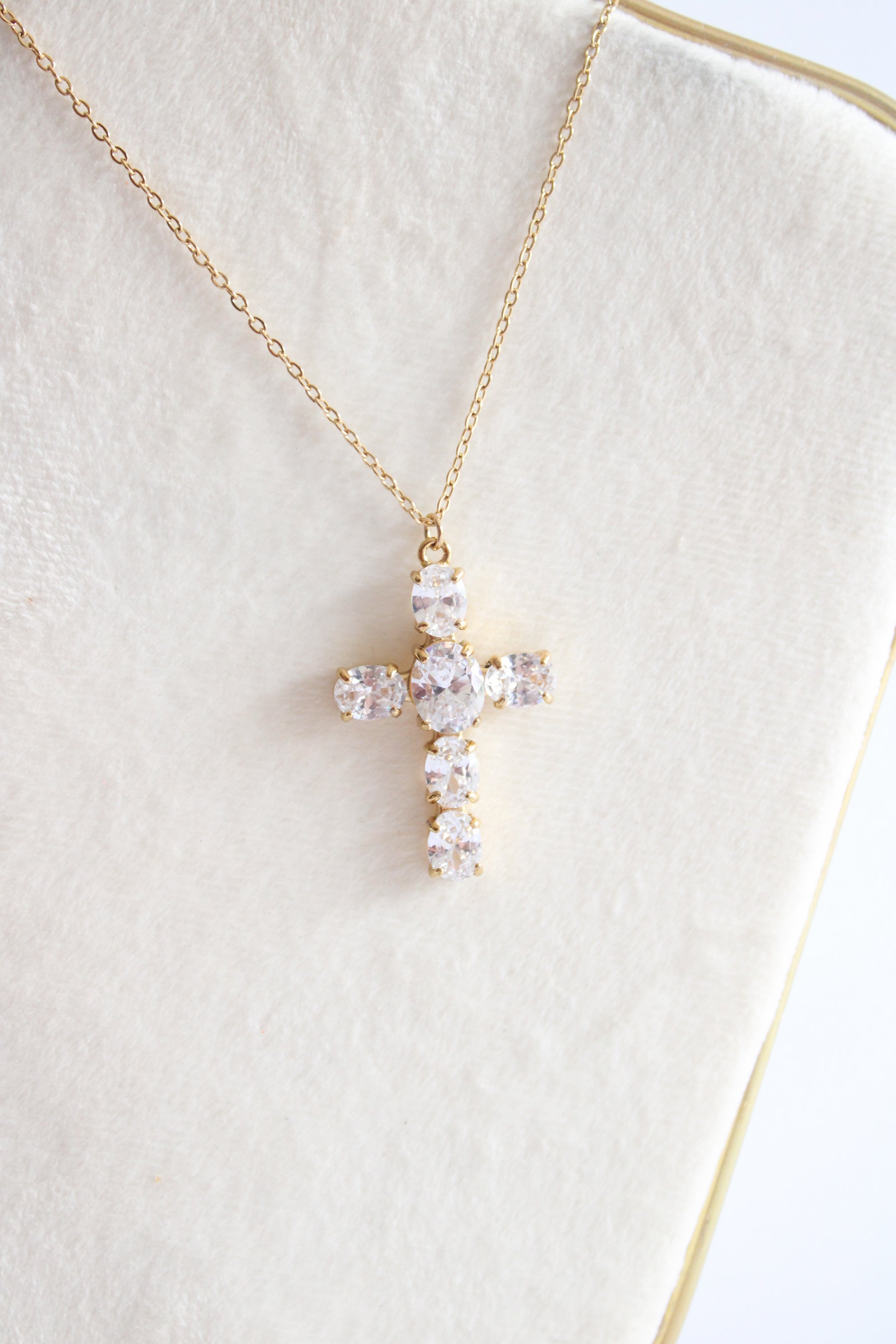 Mary Necklace