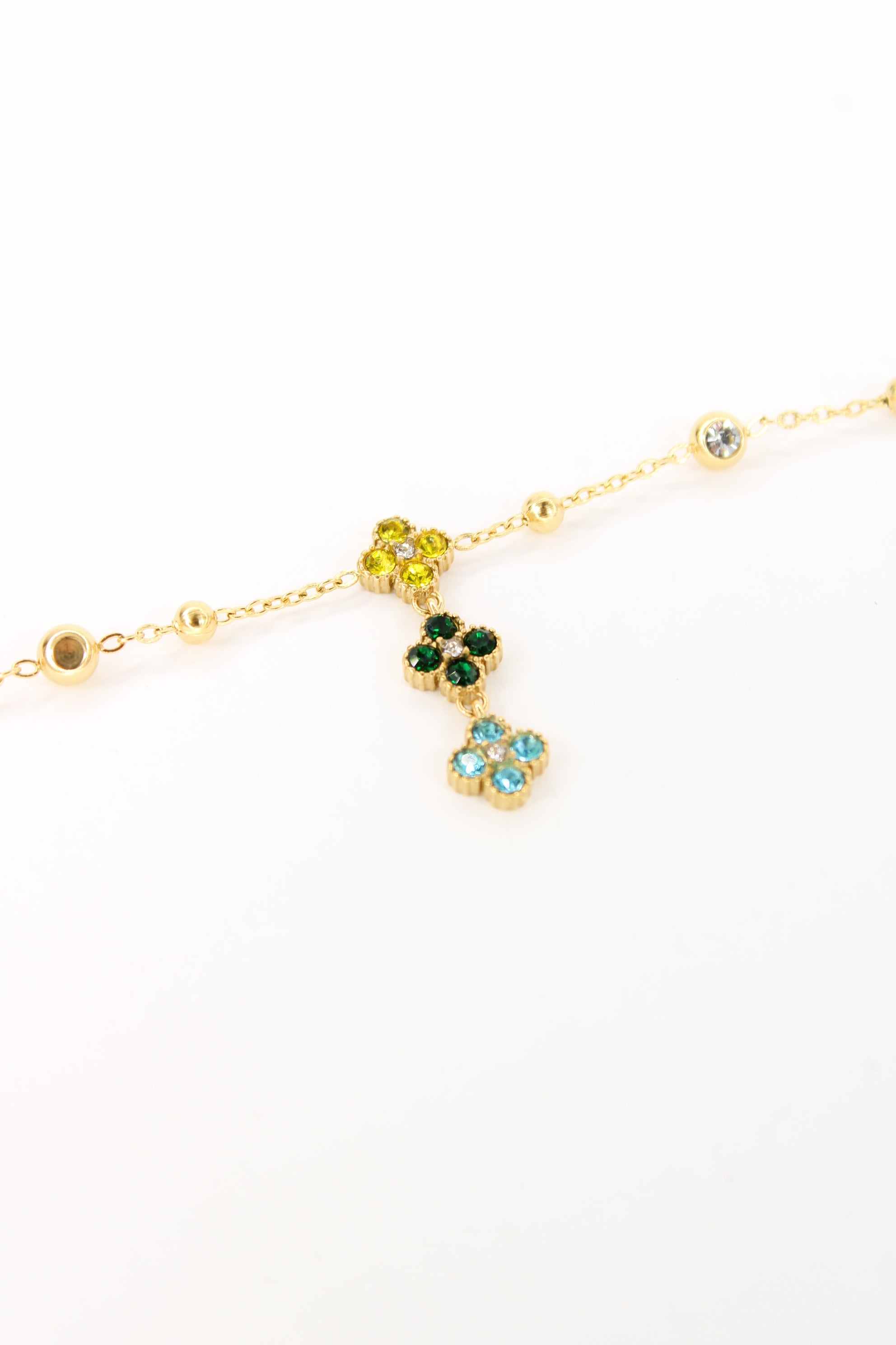 Chaîne de cheville Samia – Bijou doré à fleurs colorées et cristaux