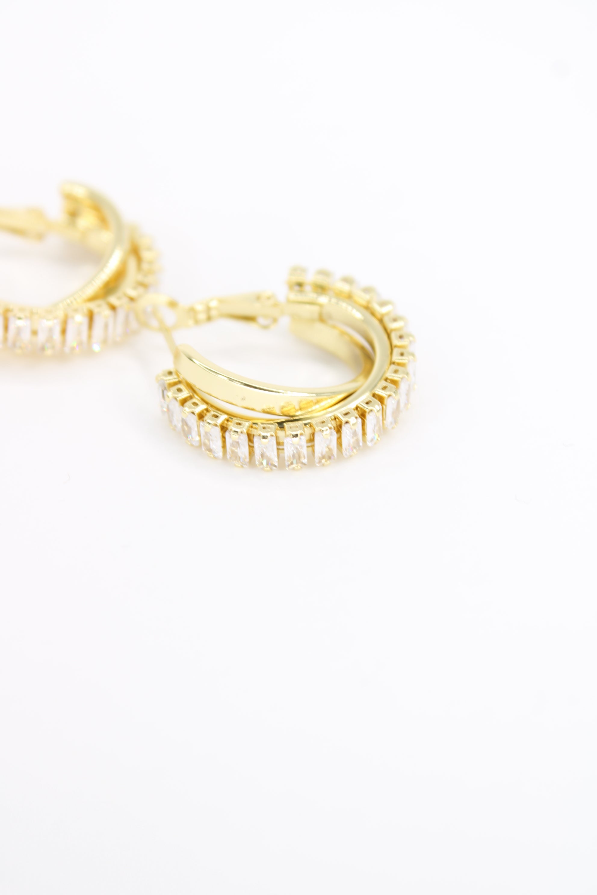 ✨Boucles d'oreilles Célésia - Anneaux Scintillants en Acier Inoxydable