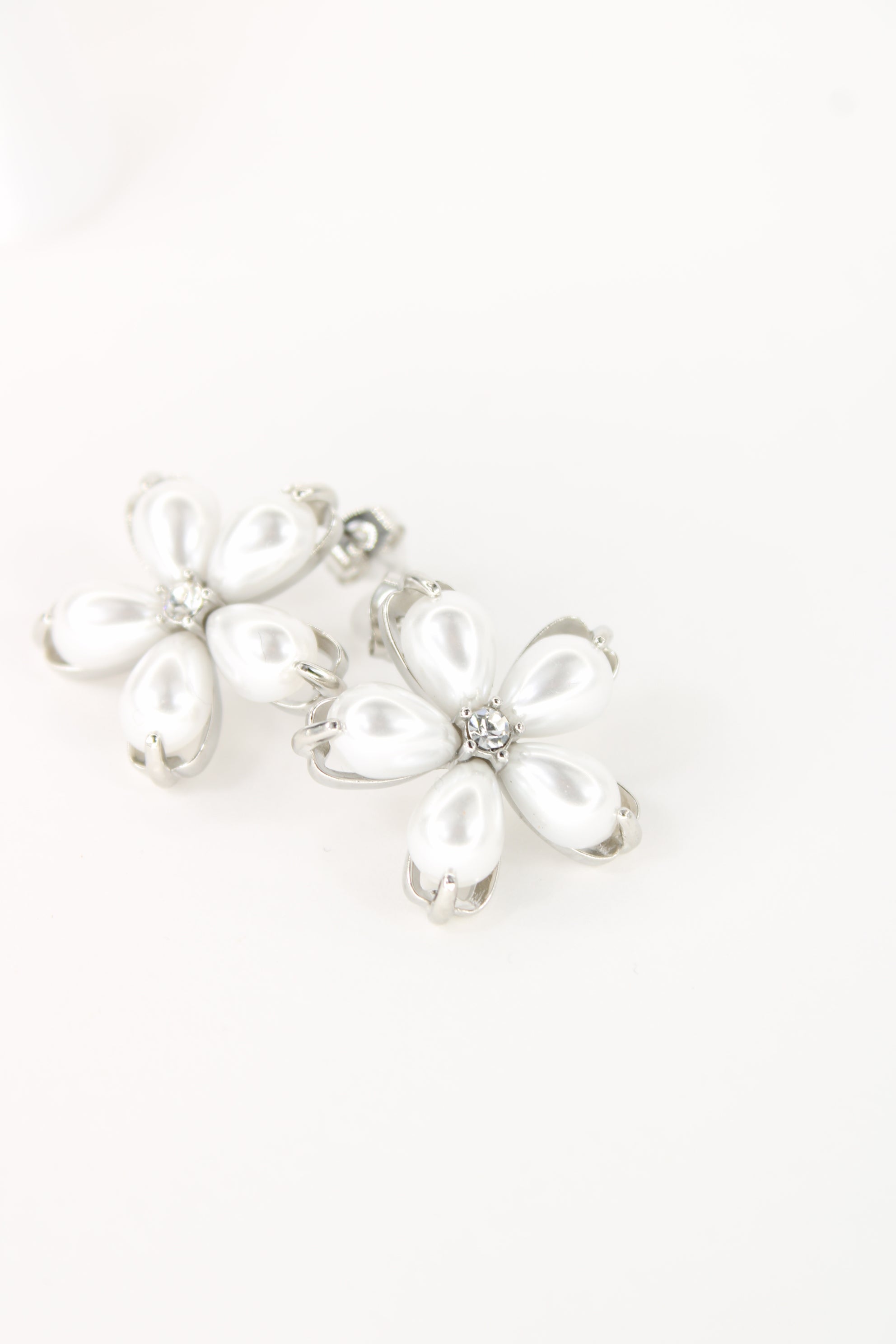 ✨Boucles d'oreilles Lunélia - Boucles Fleurs Nacrées en Acier Inoxydable