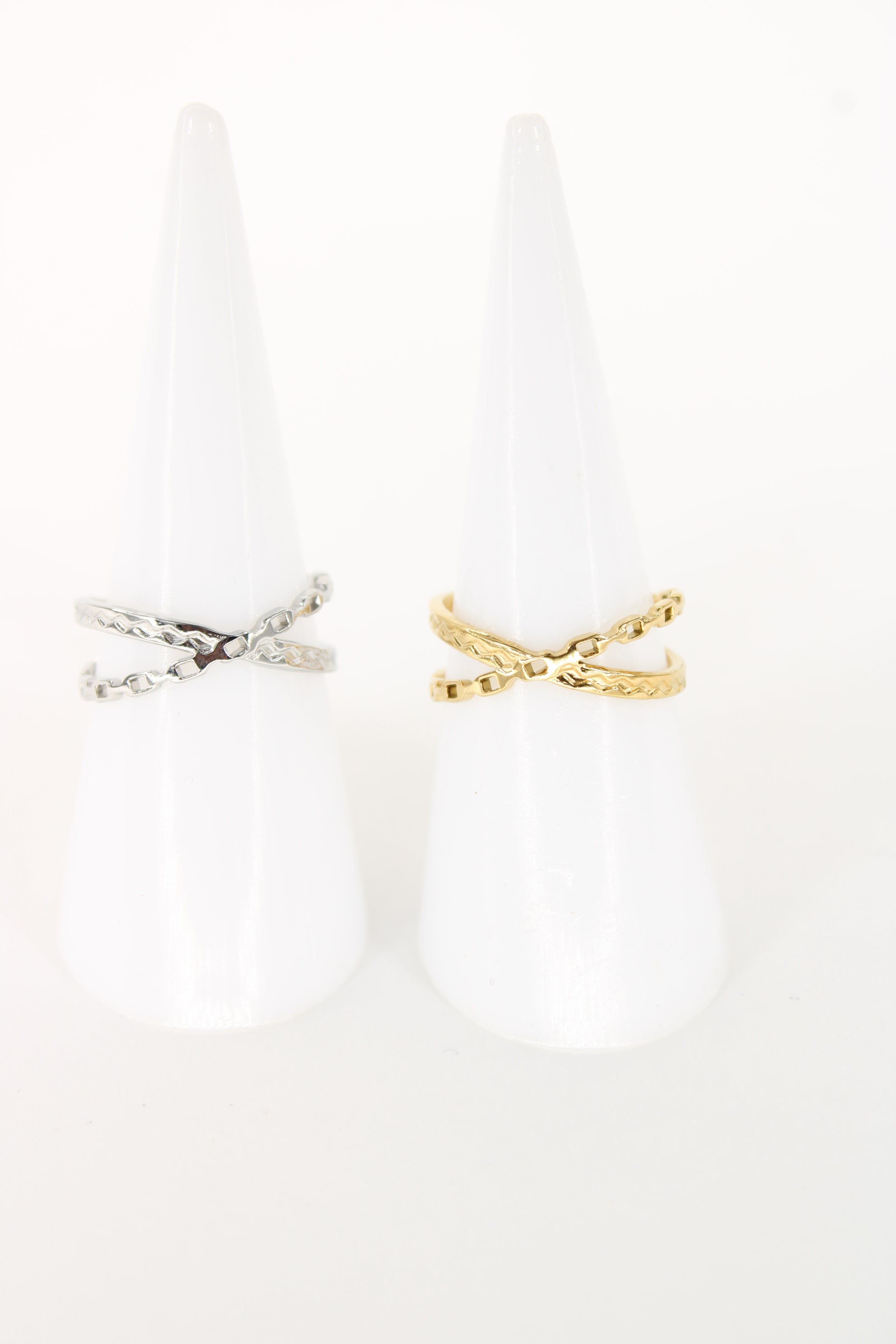 Bague Isadora croisée effet chaîne en acier inoxydable – Dorée ou argentée