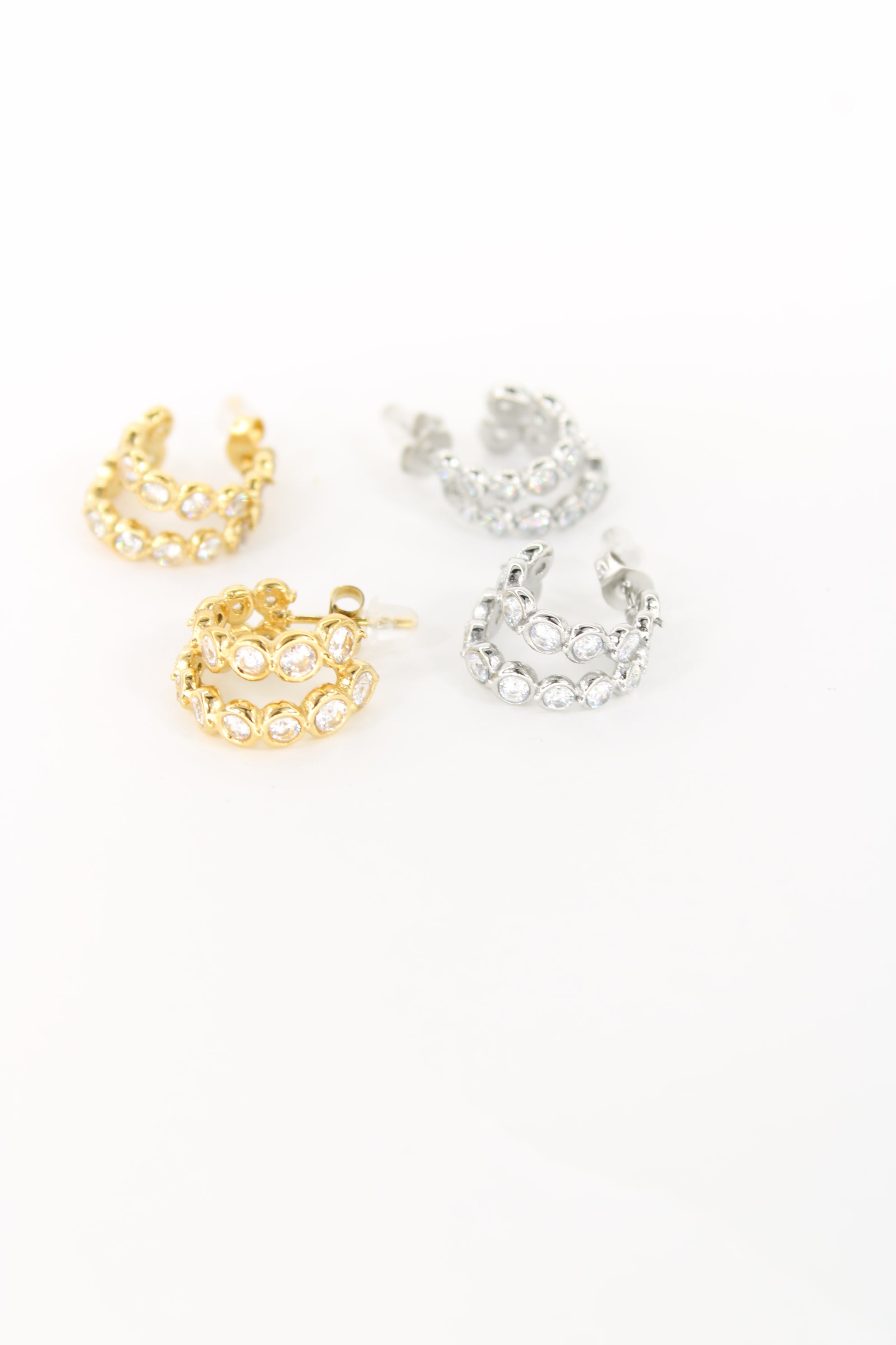 Boucles d’oreilles Leanne créoles doubles en acier inoxydable – Strass dorées ou argentées