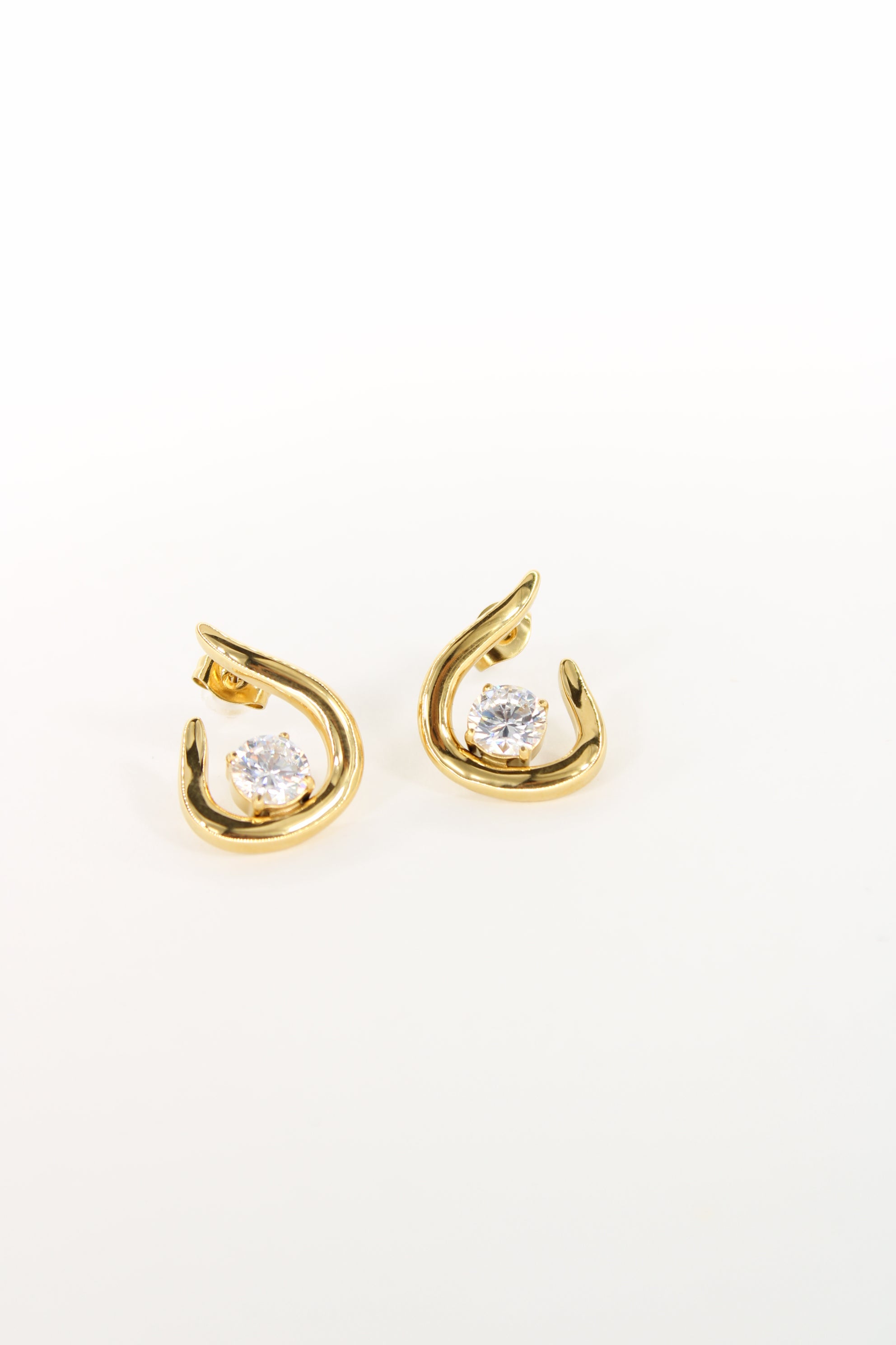 ✨ Boucles d’Oreilles Tya Dorées – Pierre Brillante – Acier Inoxydable