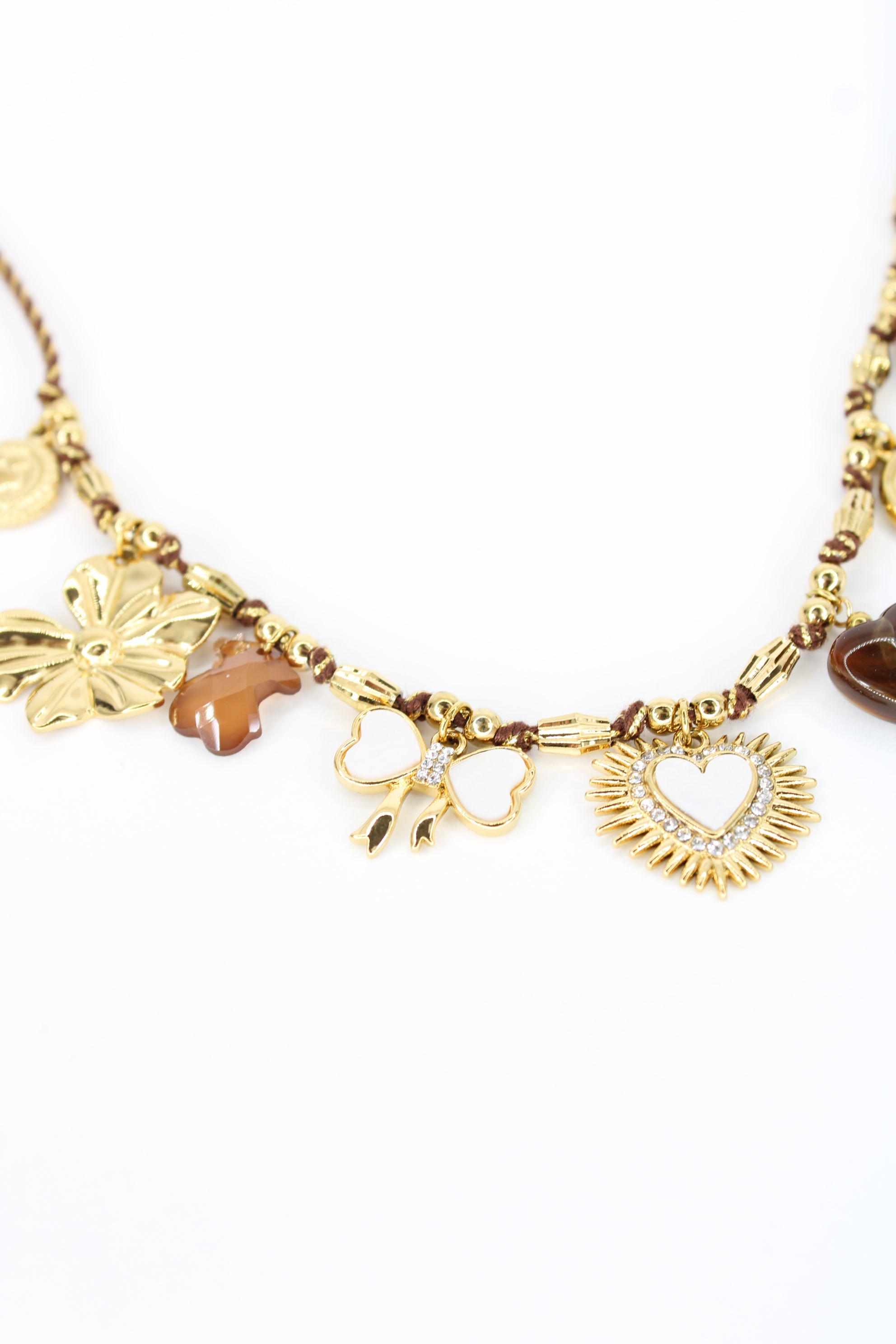 Collier Solaria – Breloques Dorées, Cœur Sacré & Perles Marron en Acier Inoxydable | Bijou Femme Chic & Solaire