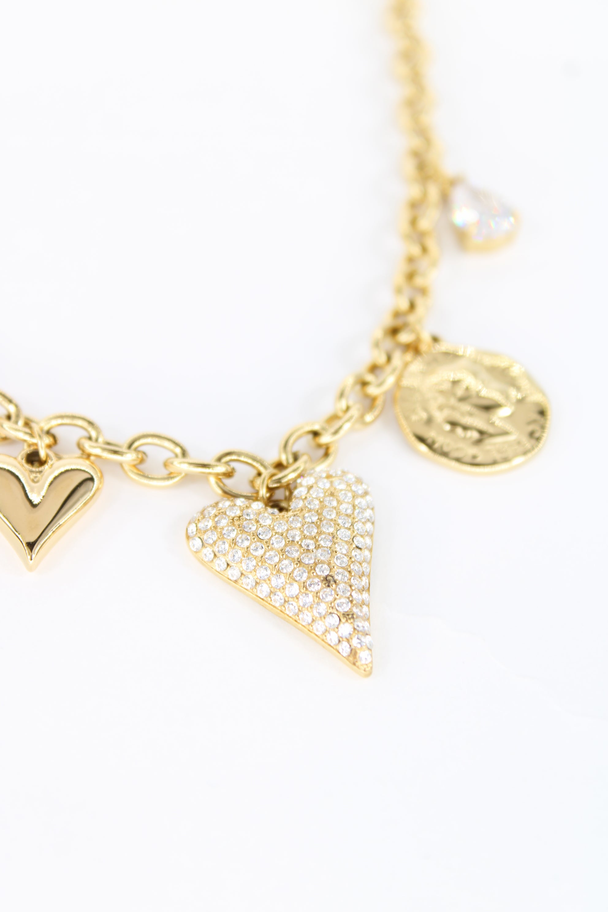 💛 Collier Gaya – Breloques cœur & médaillons dorés en acier inoxydable