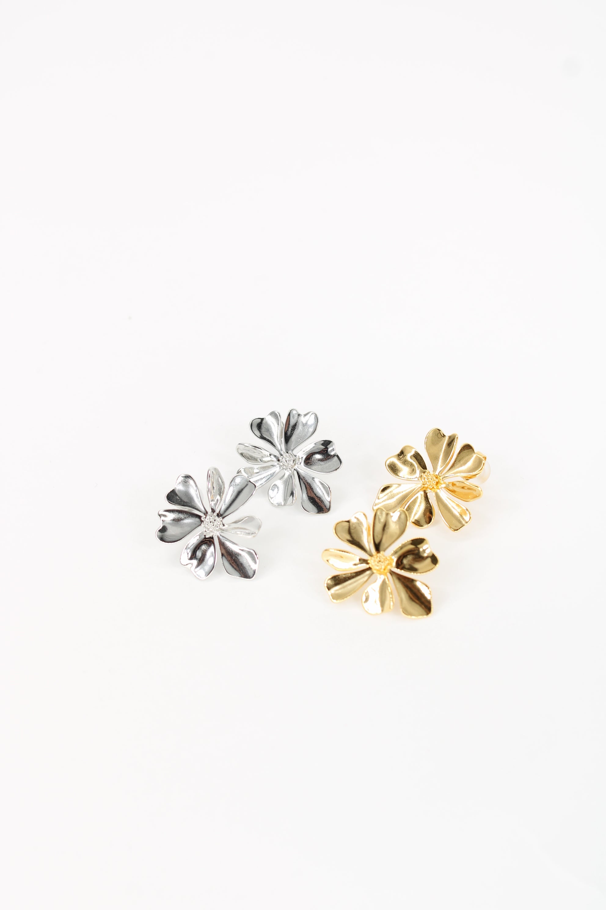 Boucles d’oreilles Isadora – Fleurs Élégantes en Acier Inoxydable