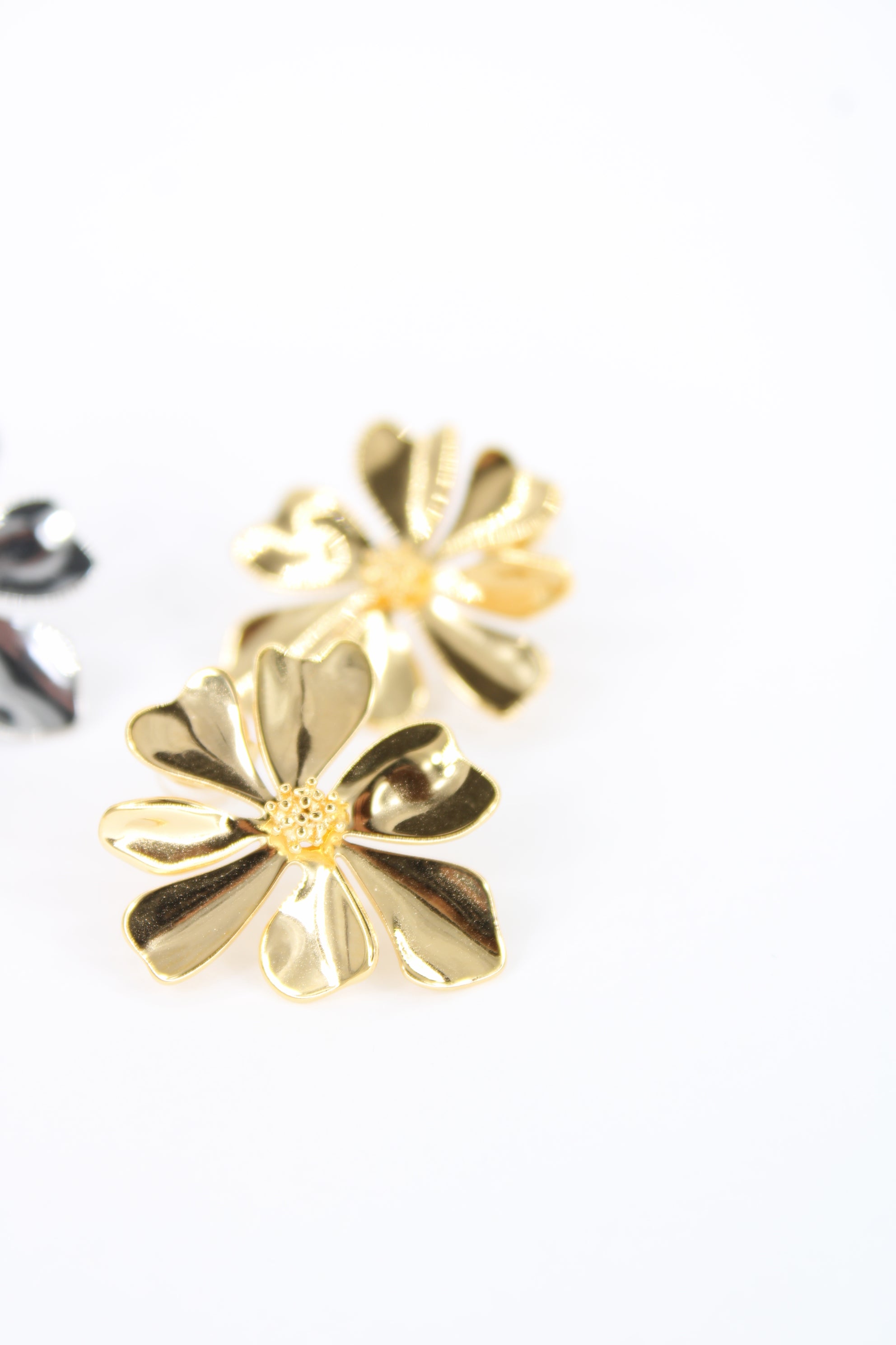 Boucles d’oreilles Isadora – Fleurs Élégantes en Acier Inoxydable