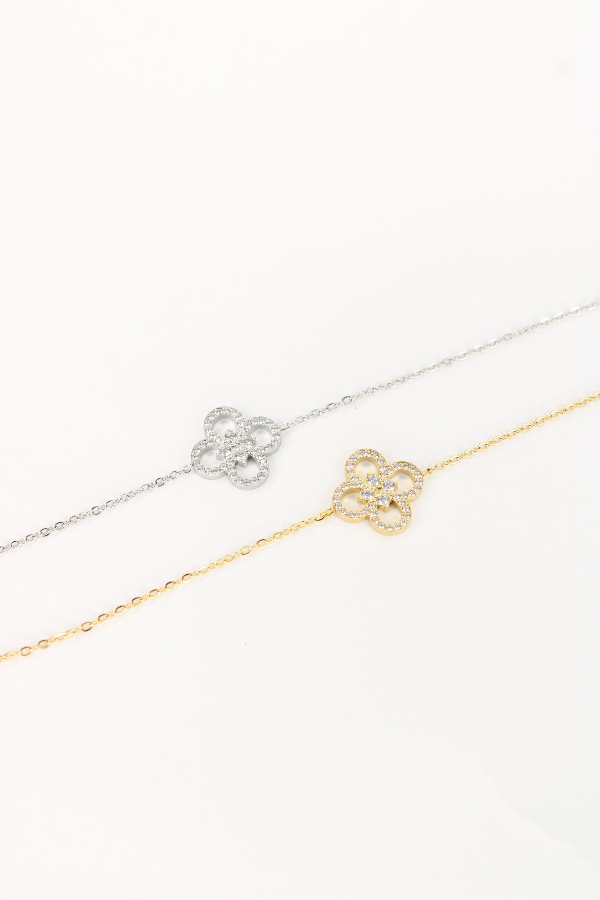 Bracelet Féora – Bracelet Fleur Scintillante Femme en Acier Inoxydable