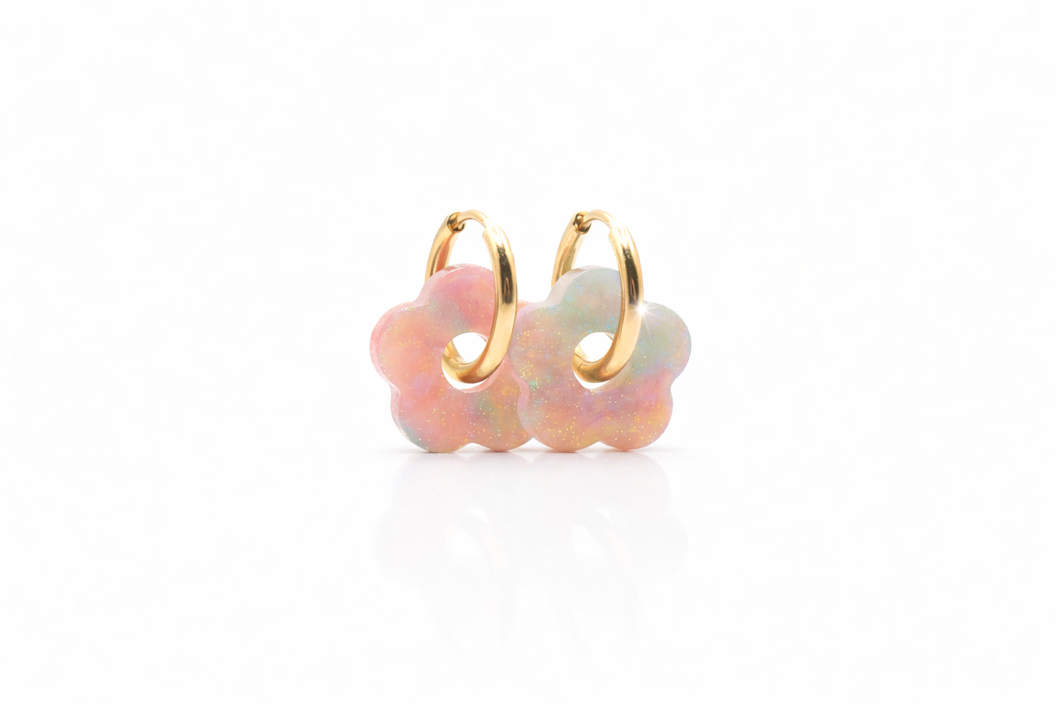 ✨ Boucles d’oreilles Matilda – Fleurs marbrées & éclat pailleté