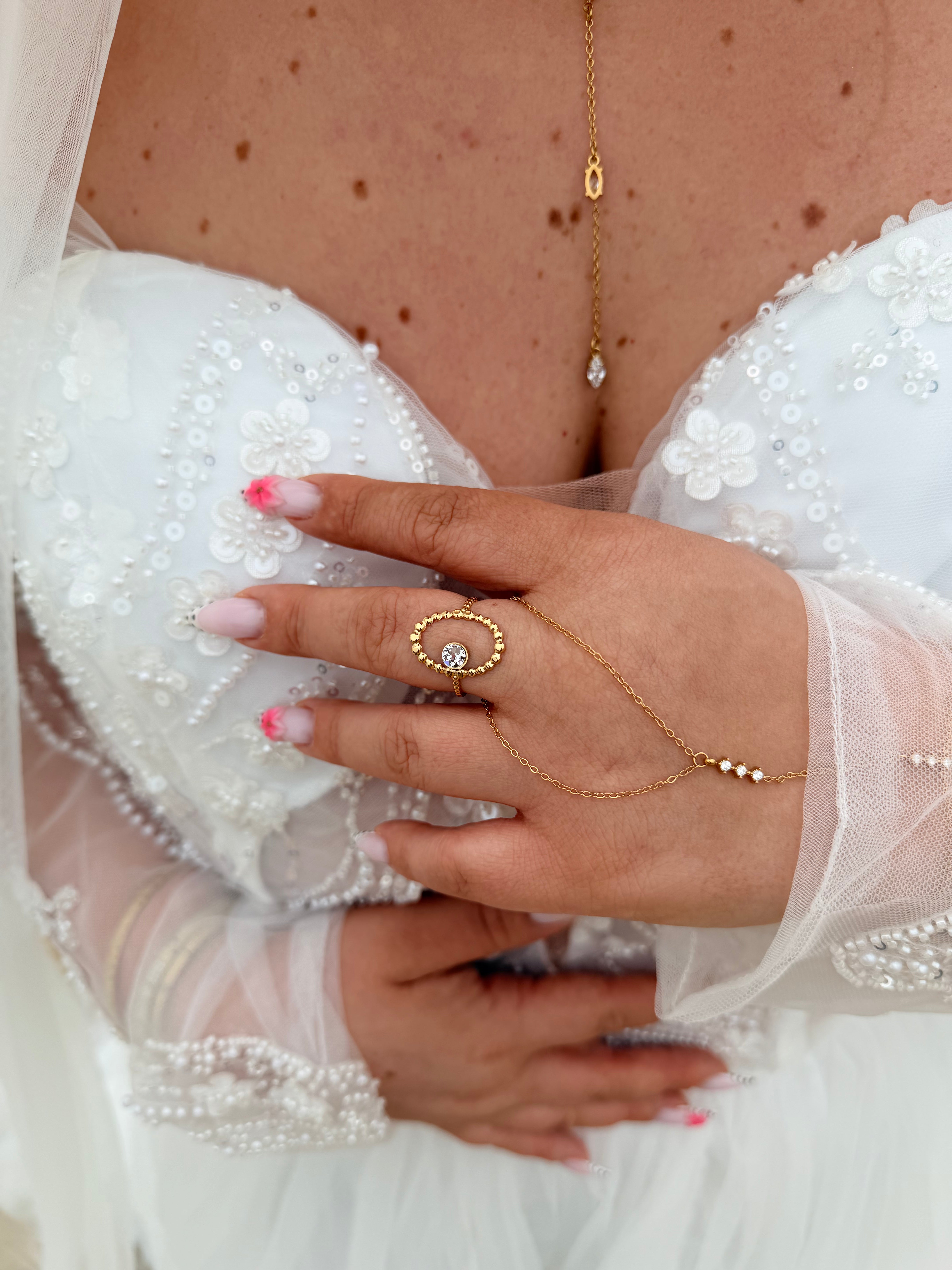 ✨ Chaîne de main Mary – Élégance fine & détail précieux