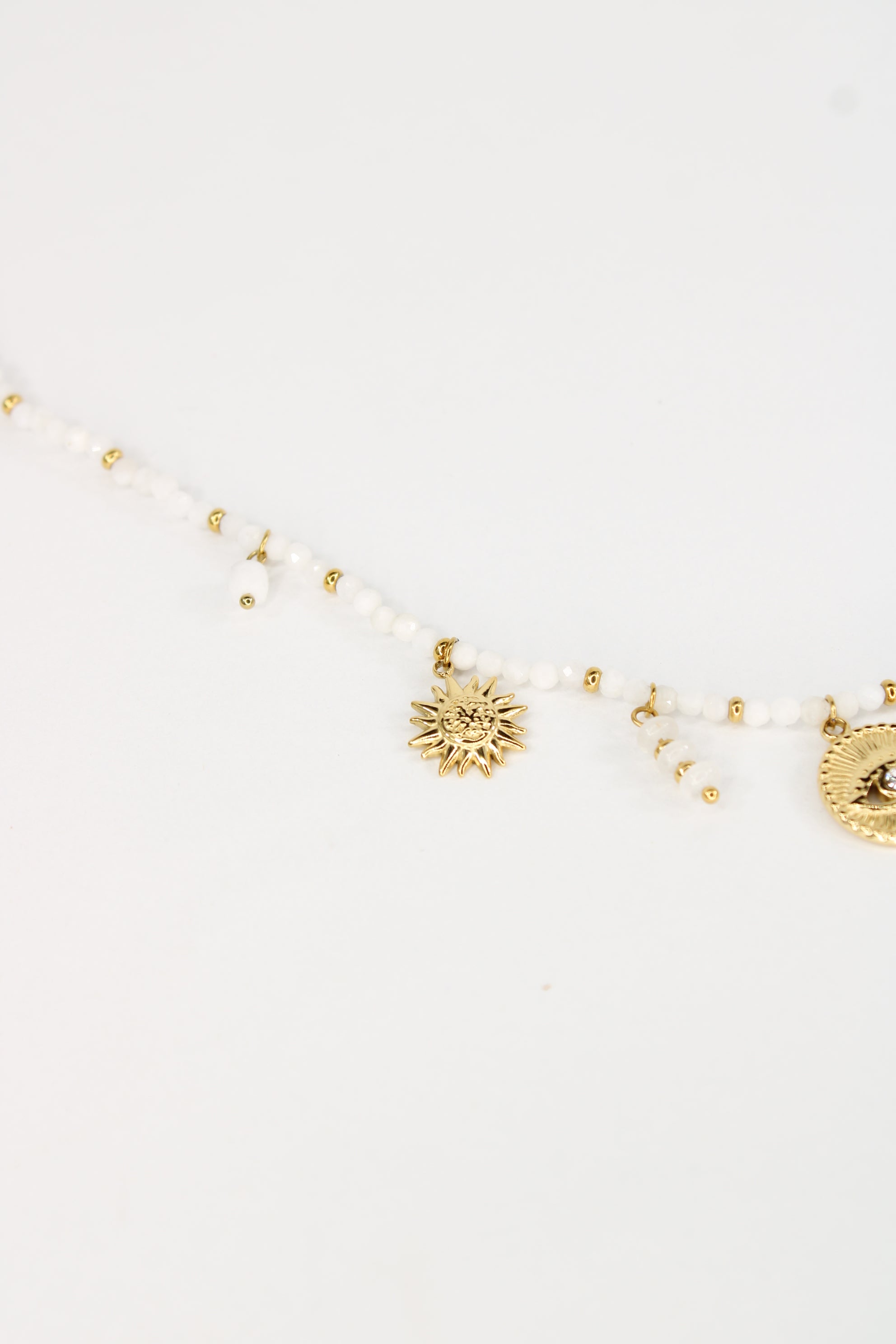 Collier Laura