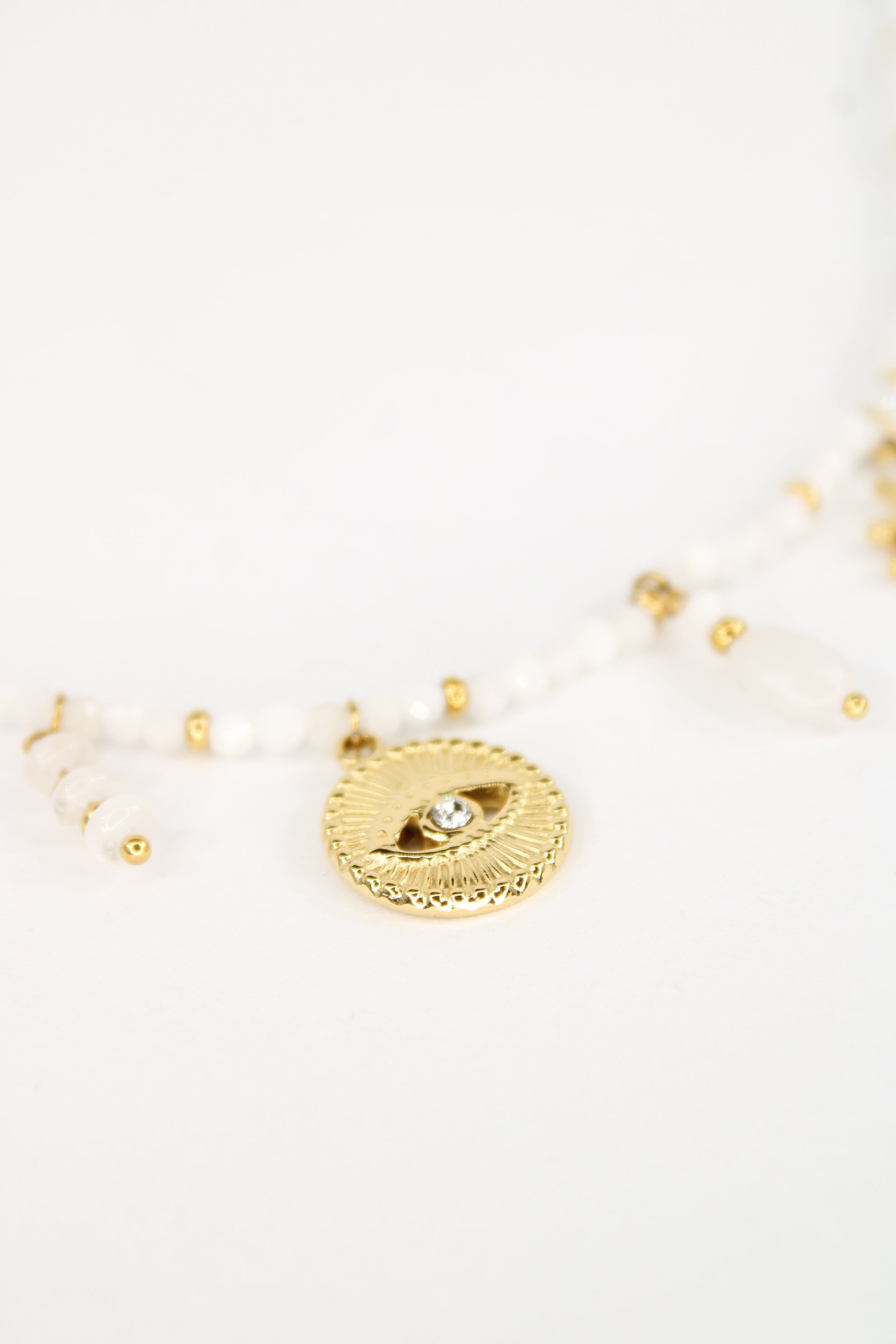Collier Laura