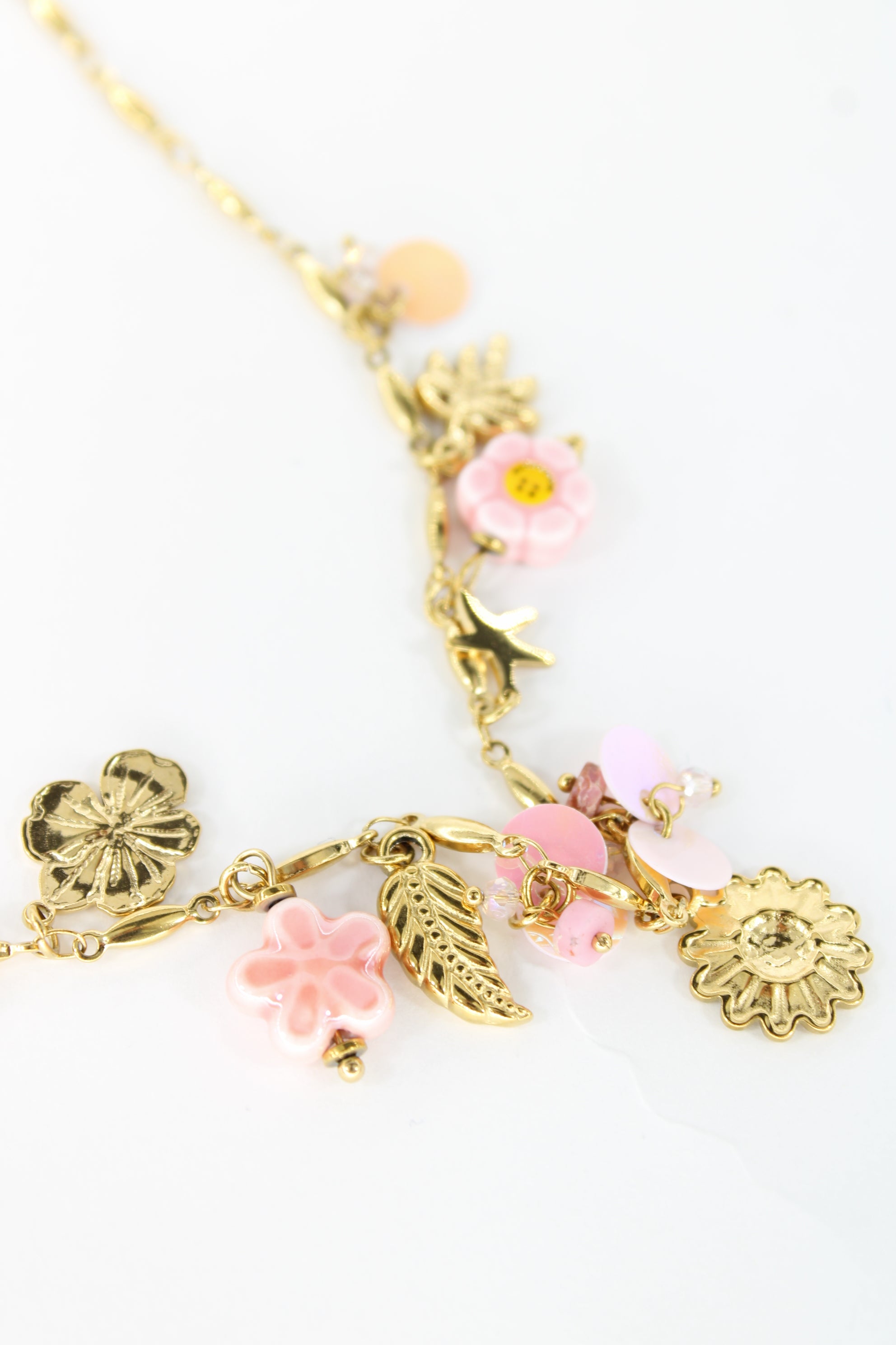 Collier Linda doré — Collier charms fleuris & breloques délicates