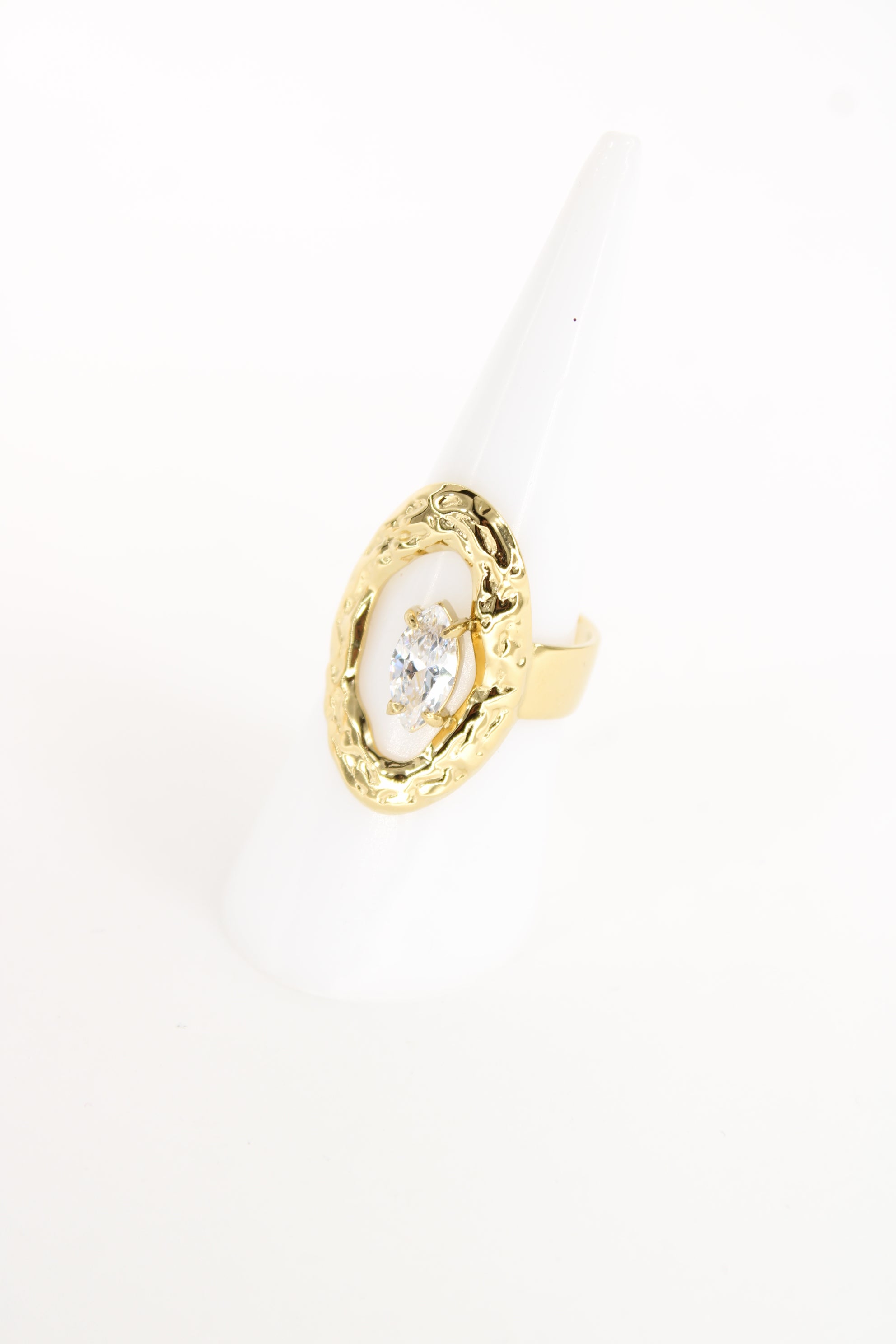 Bague Aurora – Ovale Martelé & Cristal Lumineux