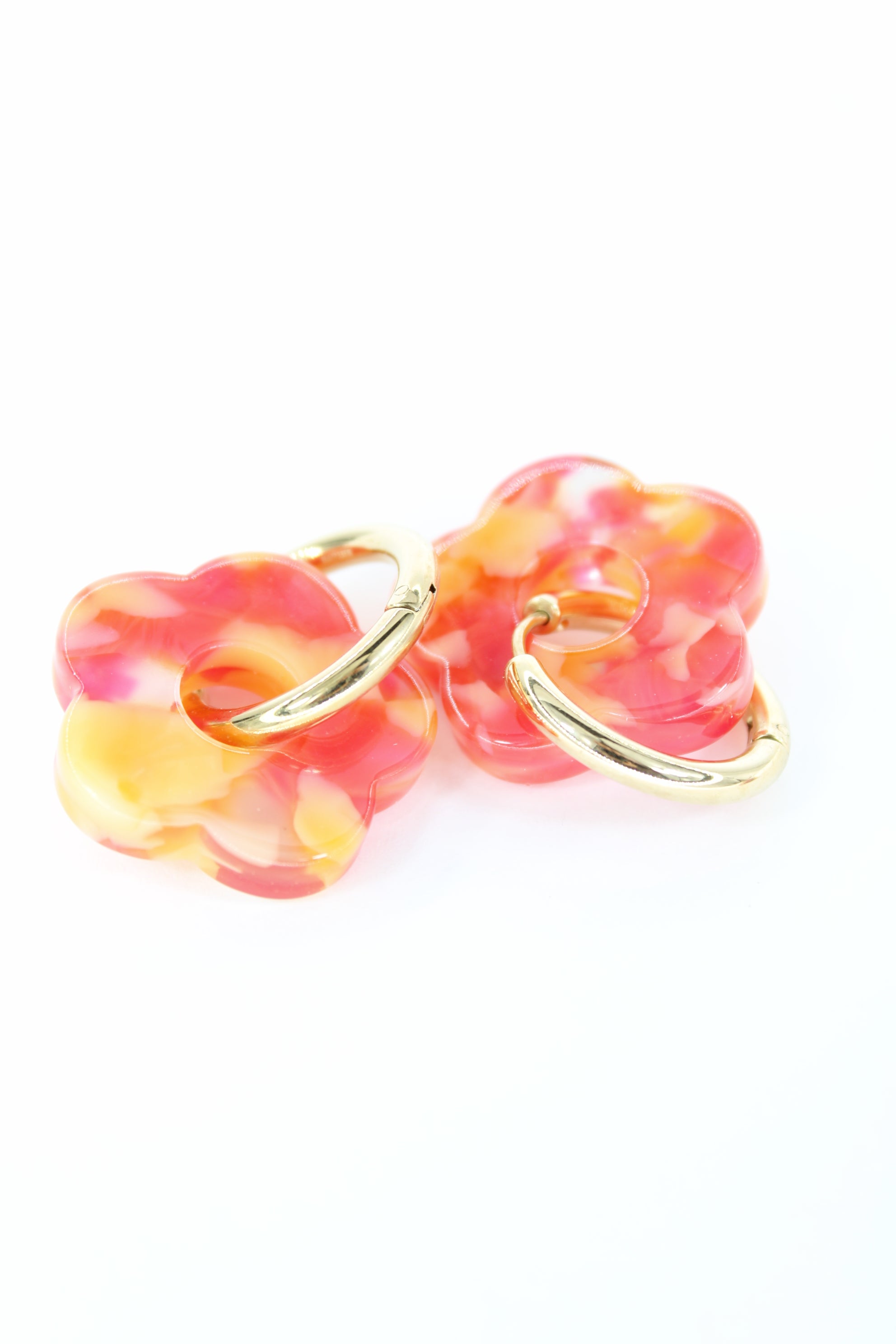 🌺 Boucles d’Oreilles Matilda – Fleurs Colorées & Créoles Dorées