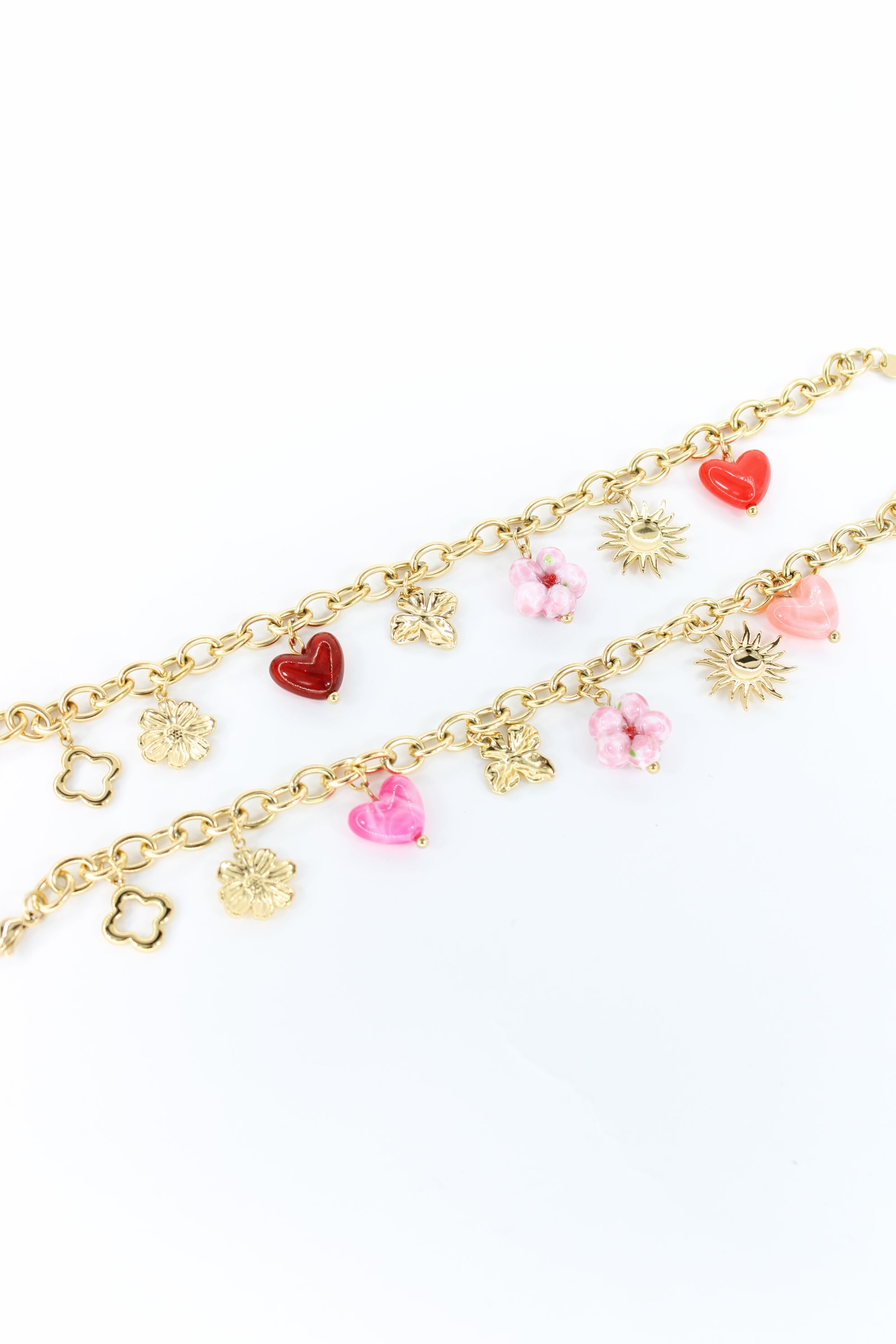 💖 Bracelet Lyana – Chaîne Dorée & Breloques Love