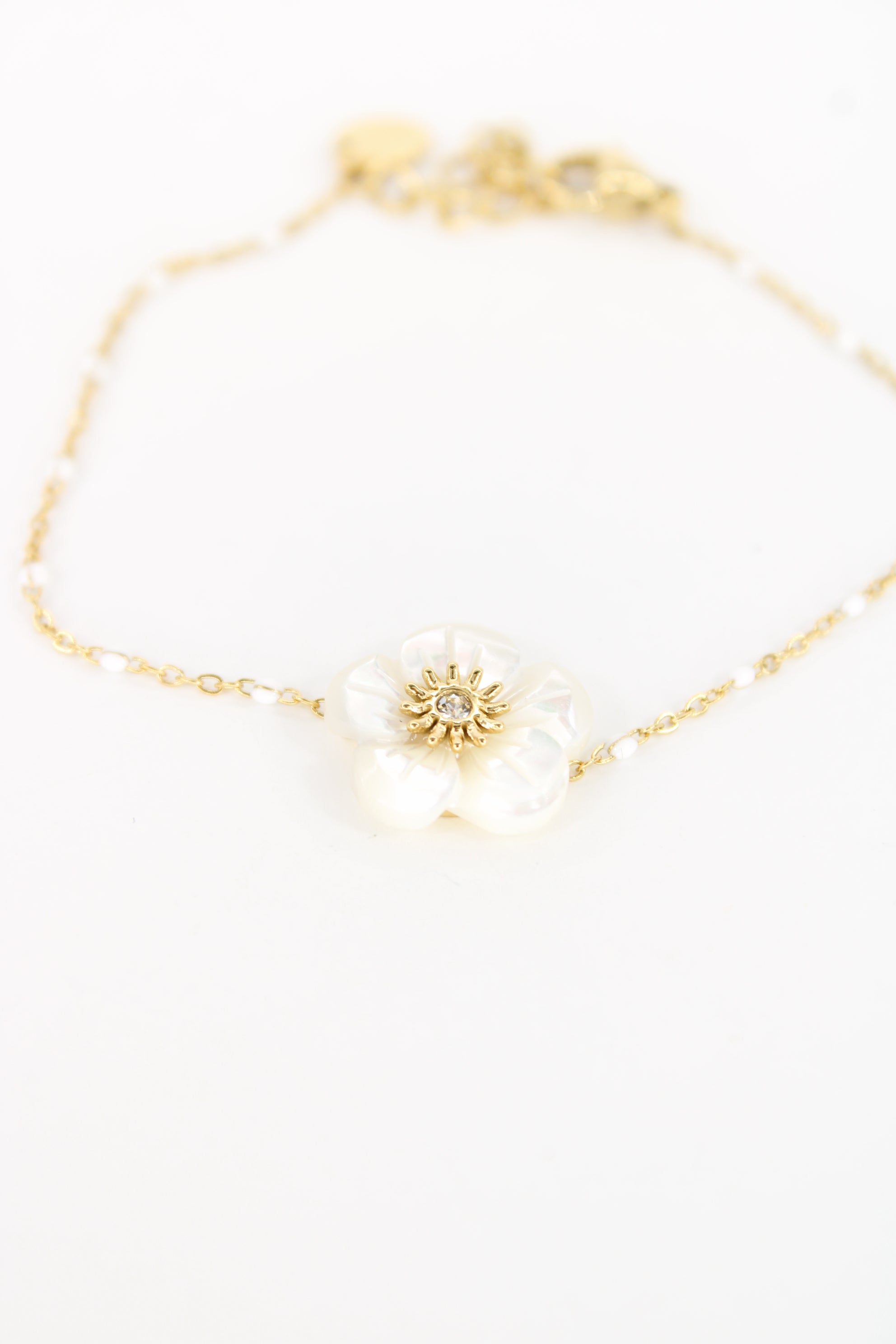 🌸 Bracelet Lizie – Bracelet Fleur en Nacre Doré