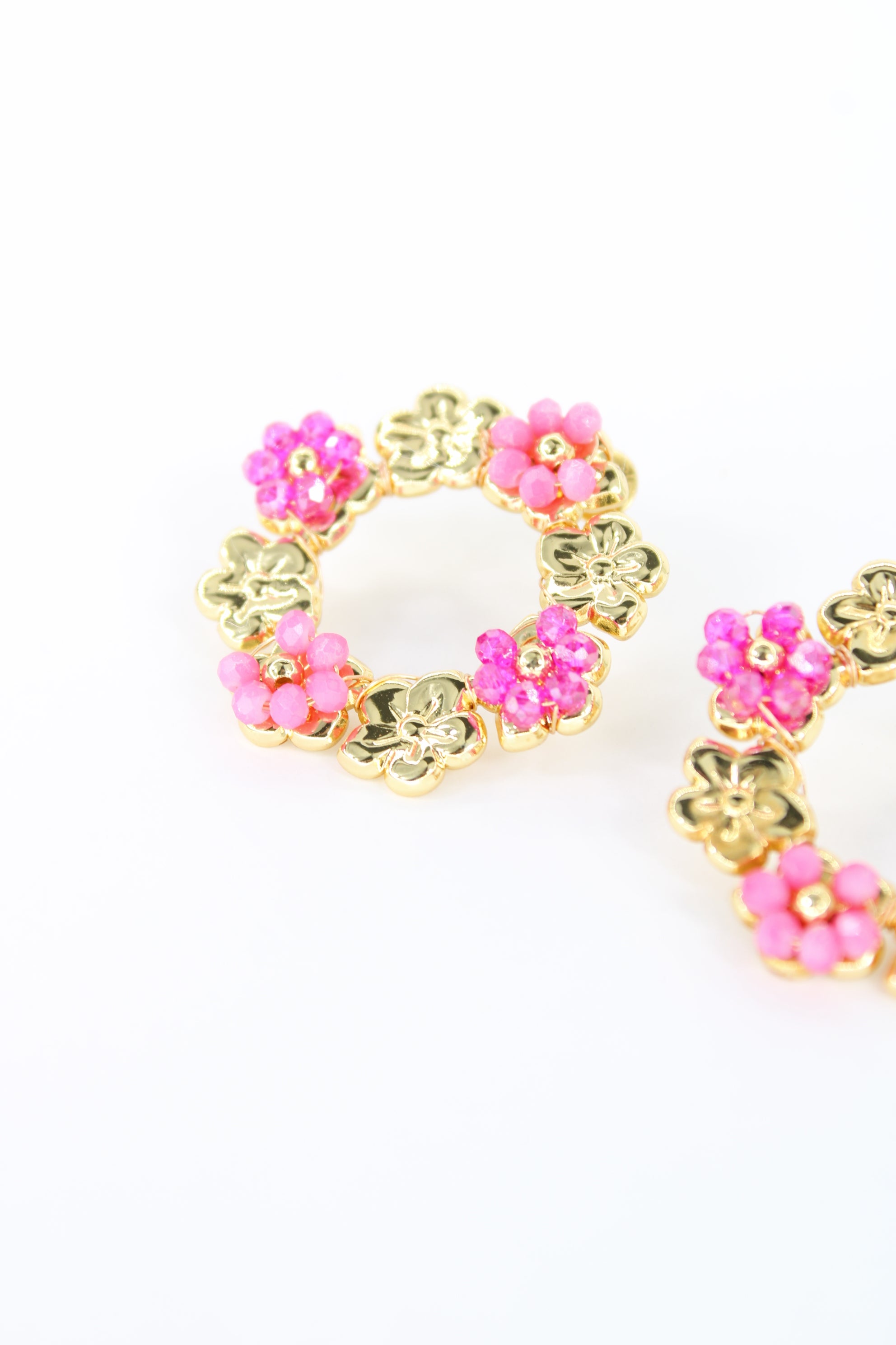 🌸 Boucles Rosina – Boucles d’Oreilles Couronne de Fleurs Roses