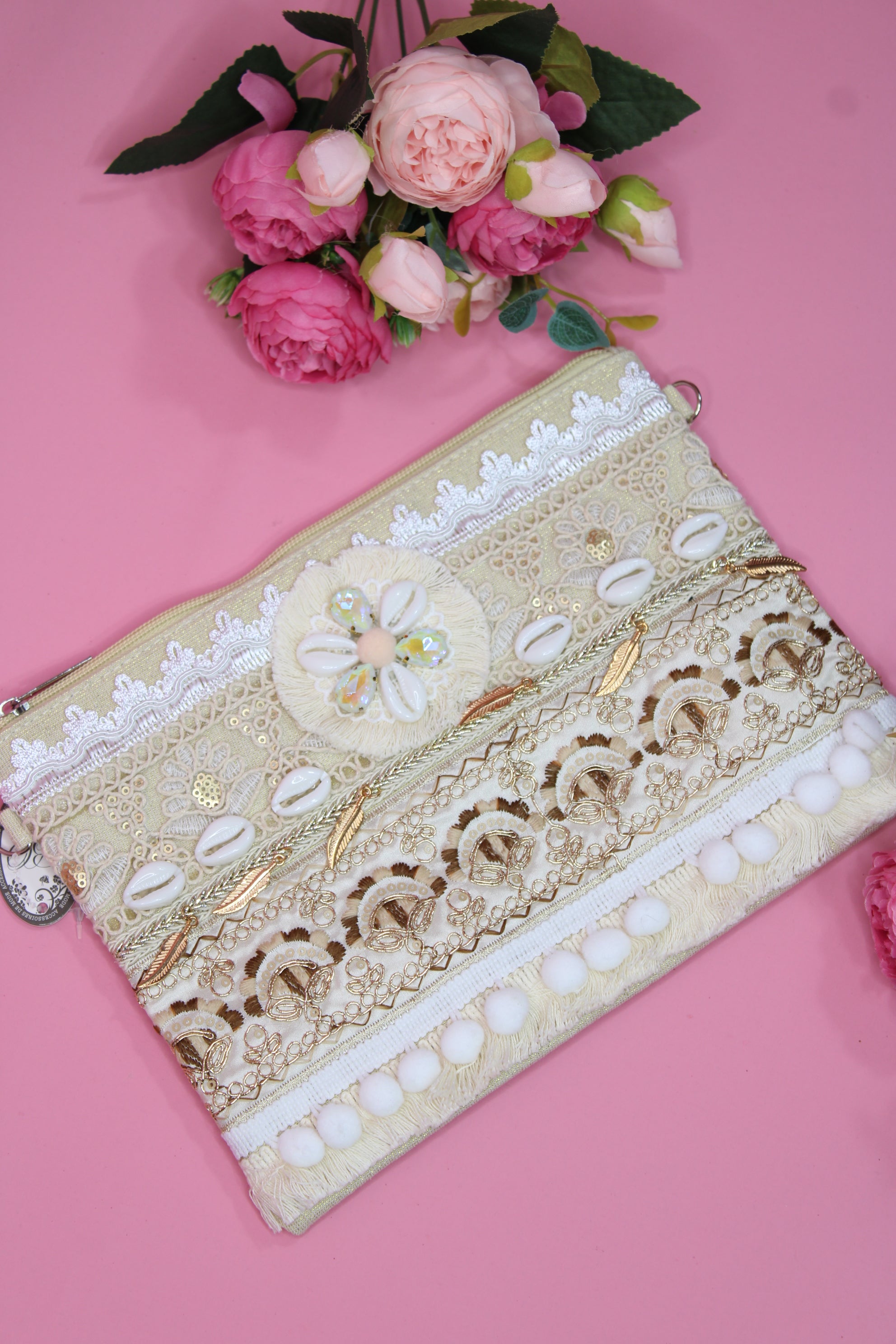 Pochette brodée