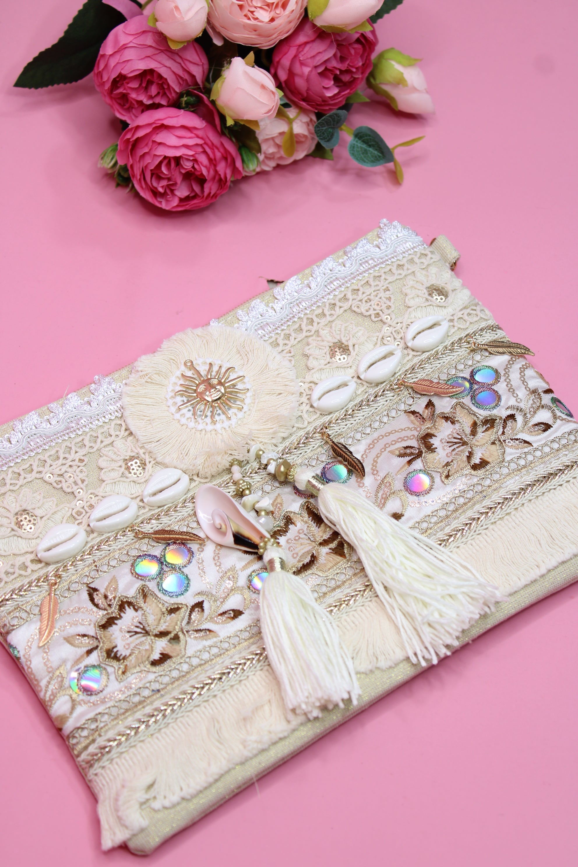 Pochette brodée