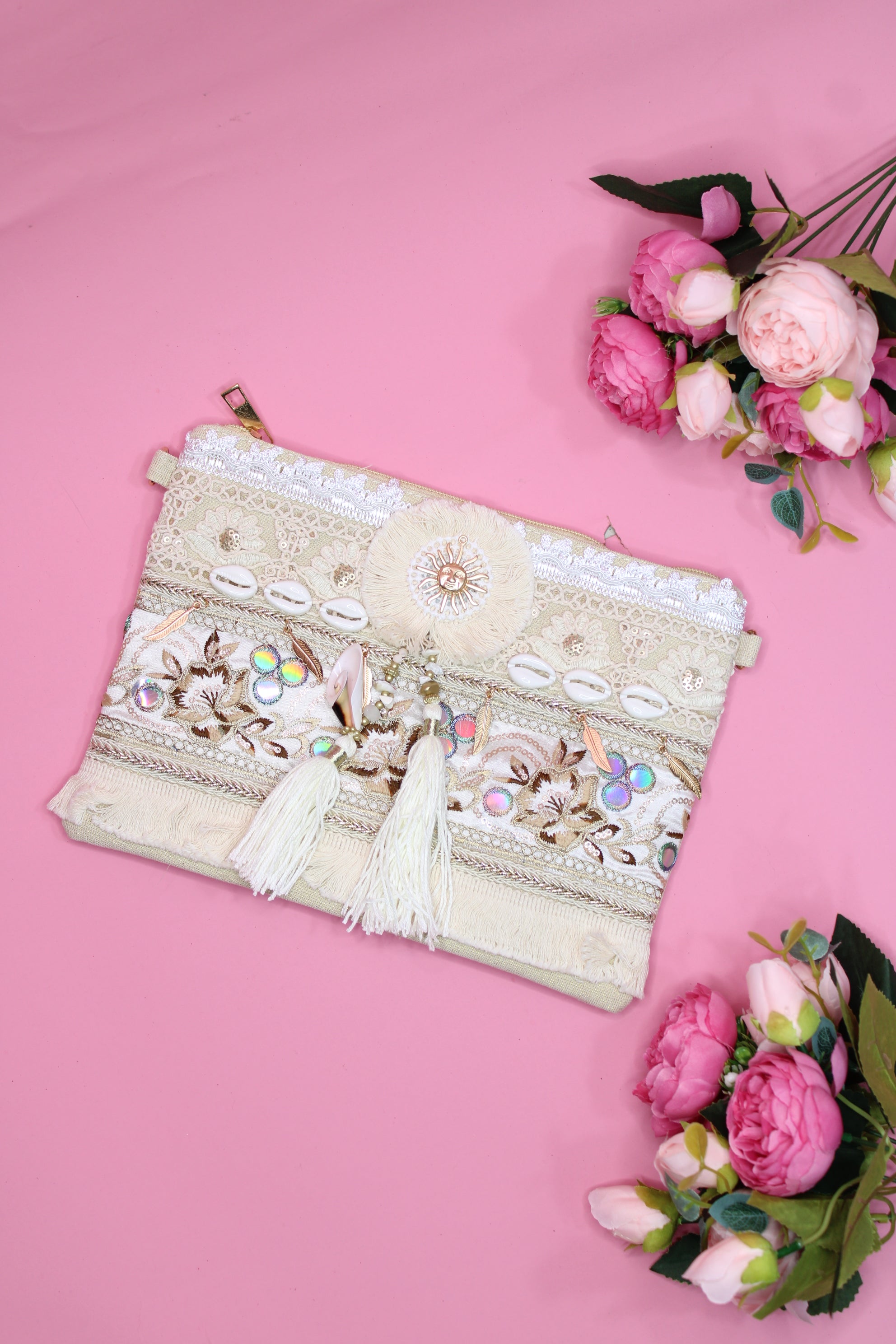 Pochette brodée