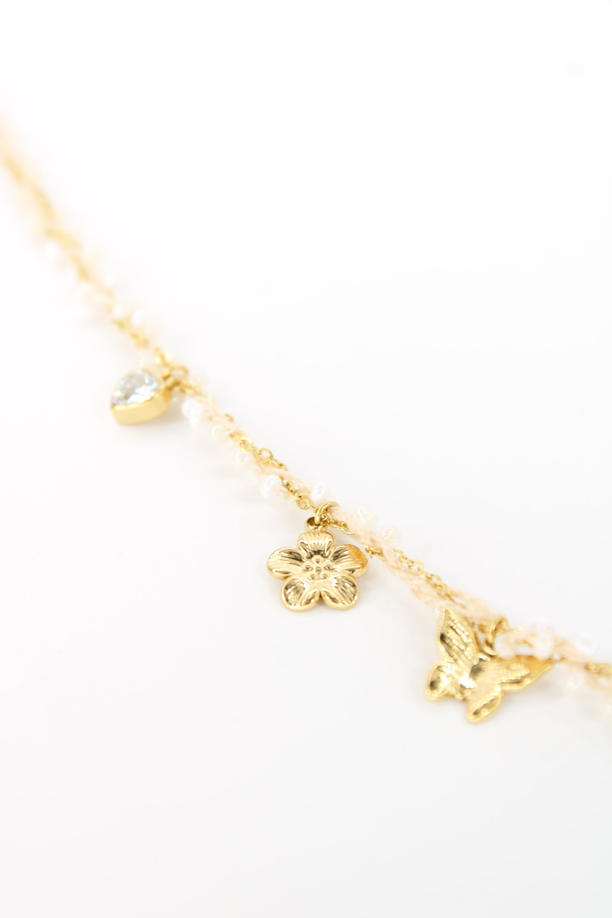 ✨ Collier Eloria – Collier Perles et Breloques Dorées